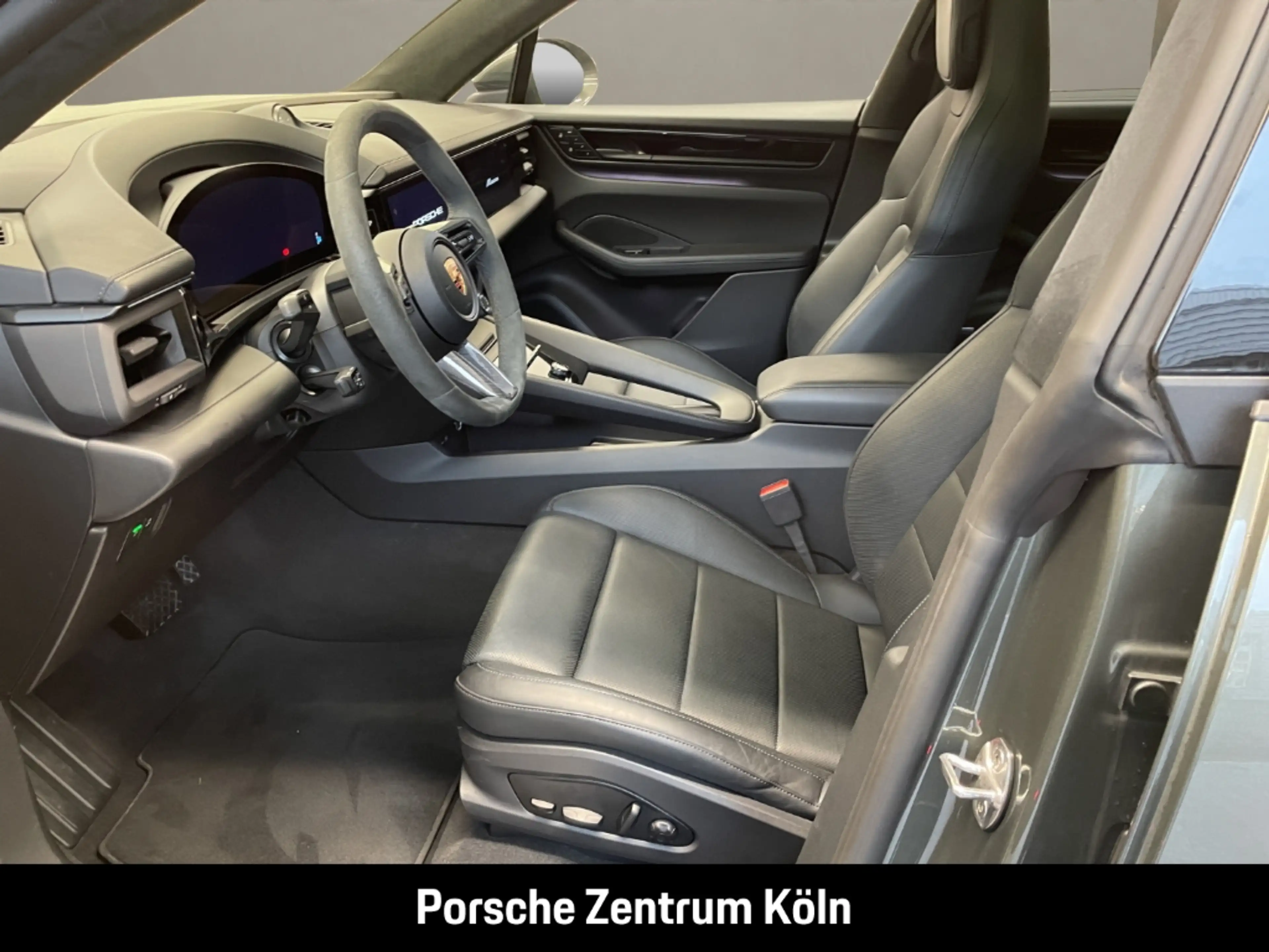 Porsche Macan 4 — photo 13