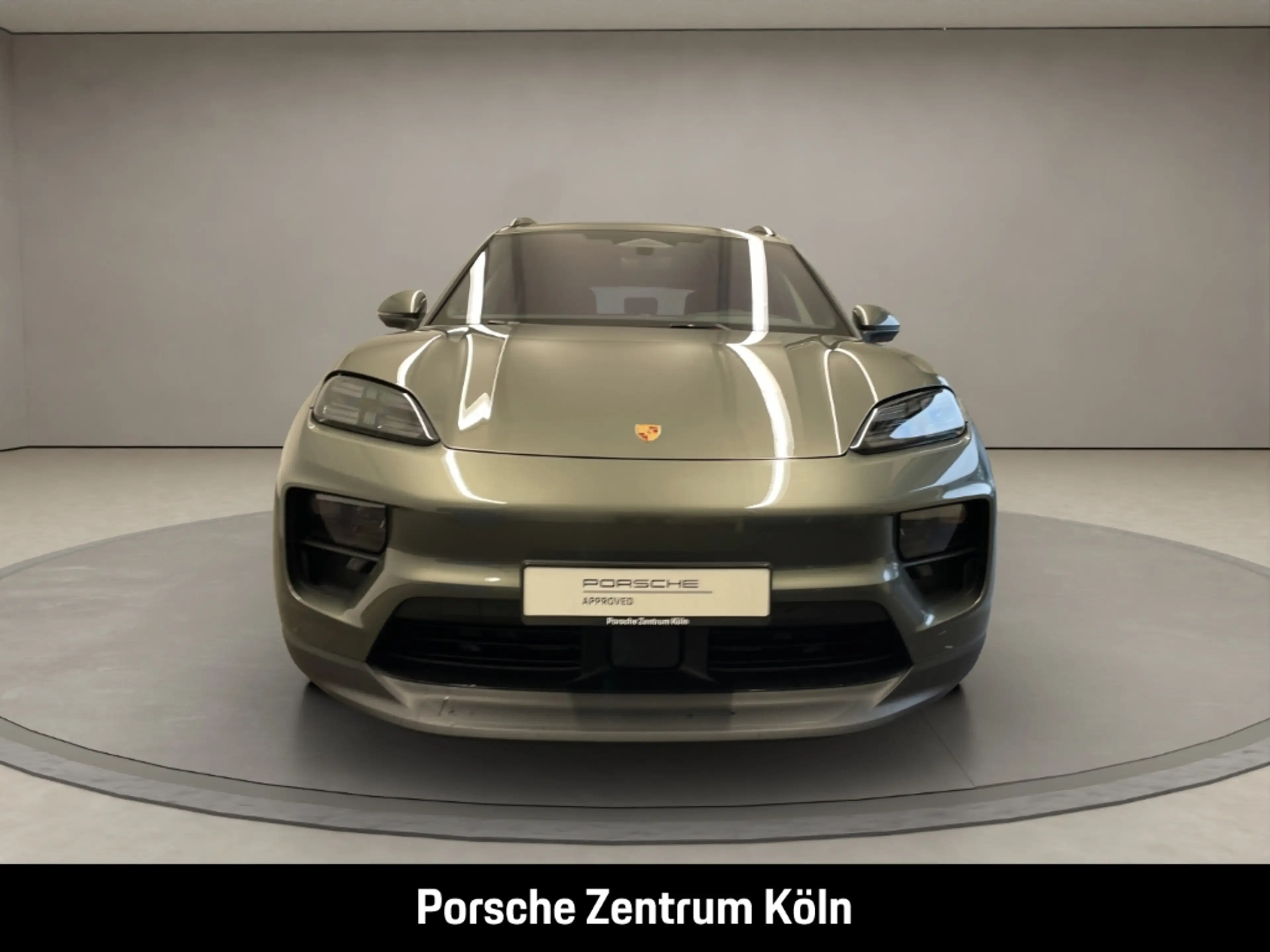 Porsche Macan 4 — photo 8