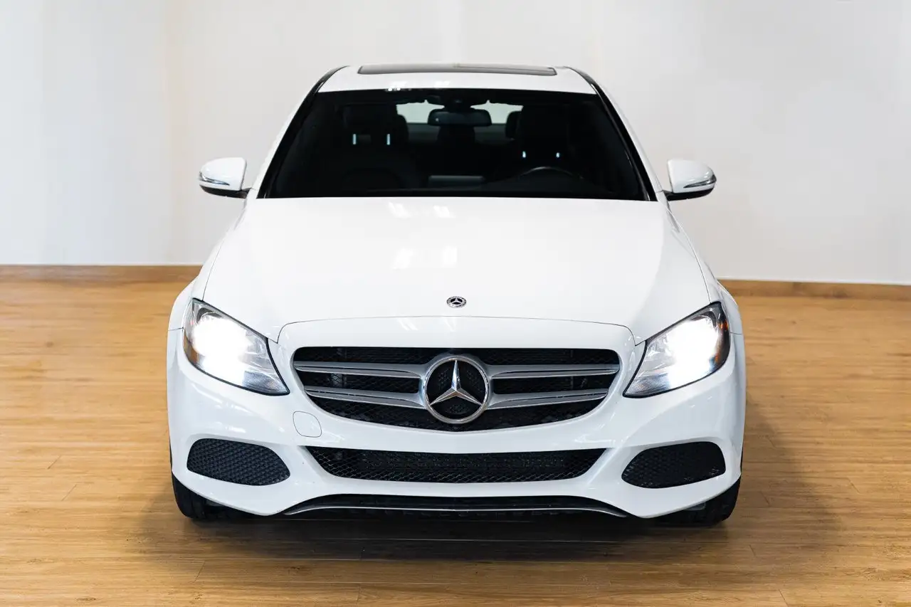 Mercedes-Benz C-Class снимка Mercedes-Benz C-Class