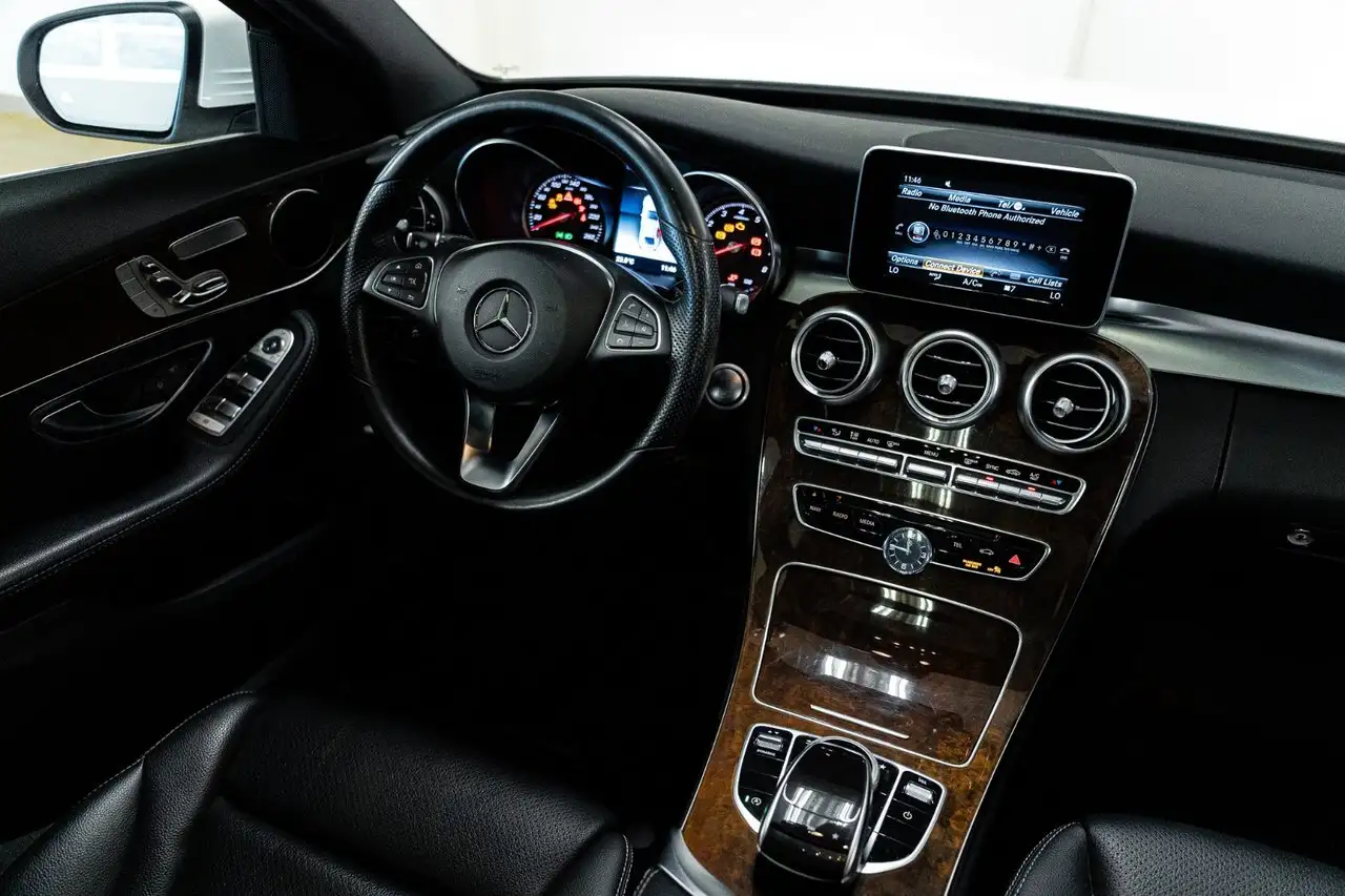 Mercedes-Benz C-Class снимка Mercedes-Benz C-Class