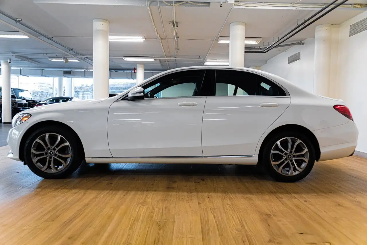 Mercedes-Benz C-Class снимка Mercedes-Benz C-Class