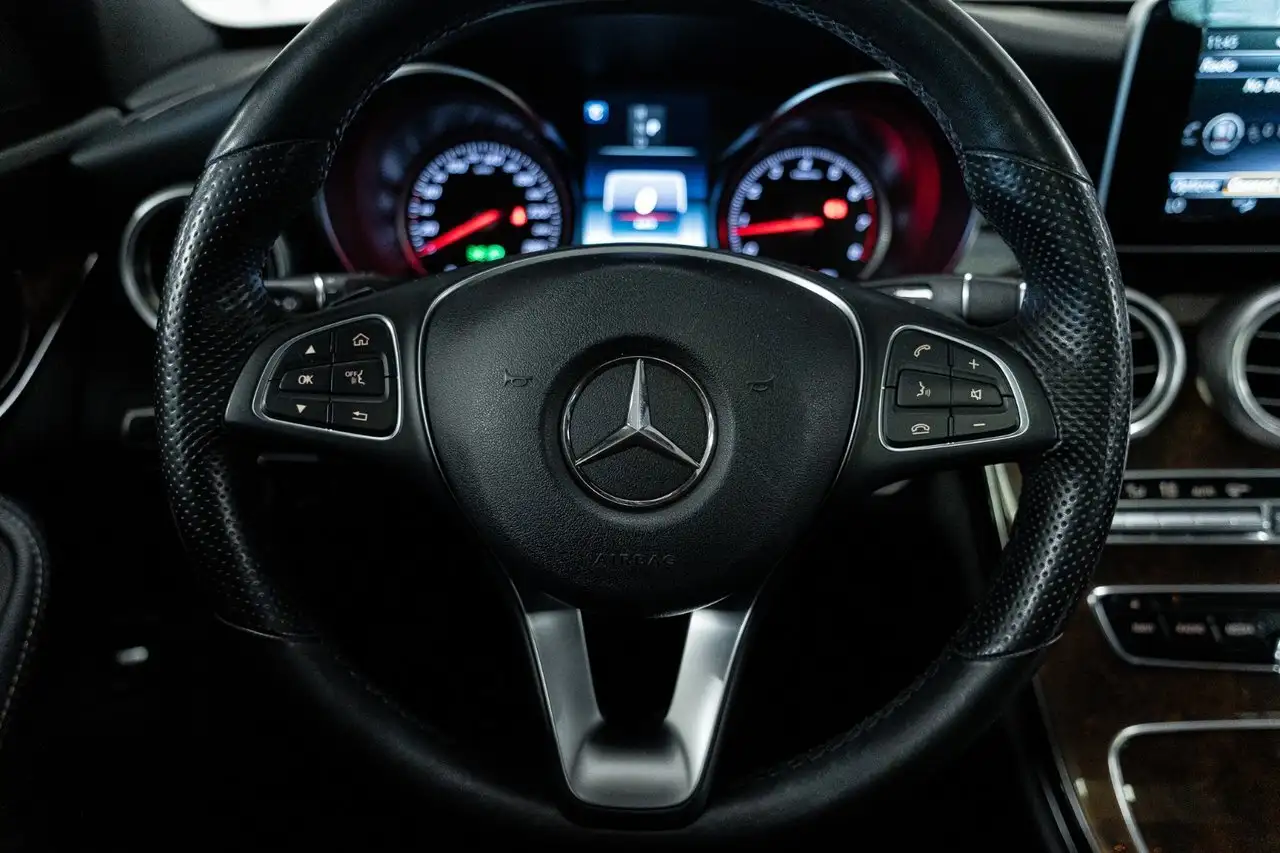 Mercedes-Benz C-Class снимка Mercedes-Benz C-Class
