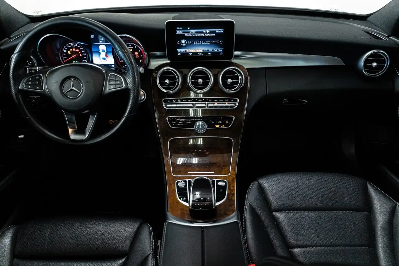 Mercedes-Benz C-Class снимка Mercedes-Benz C-Class