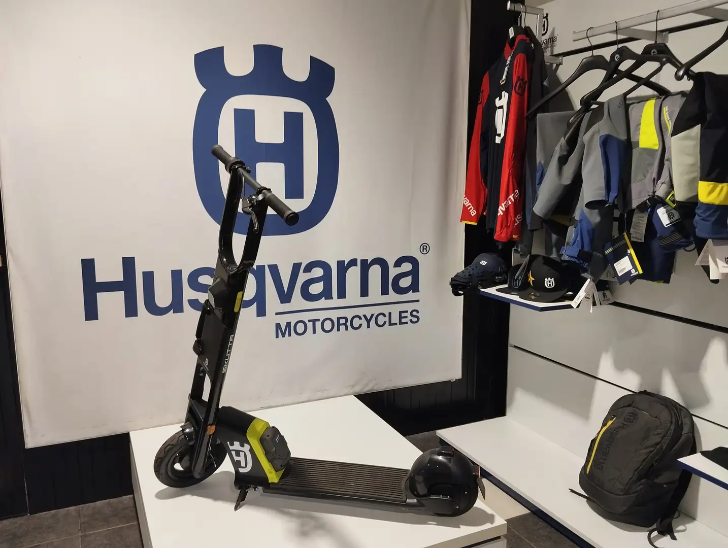 Husqvarna Zwart - 1