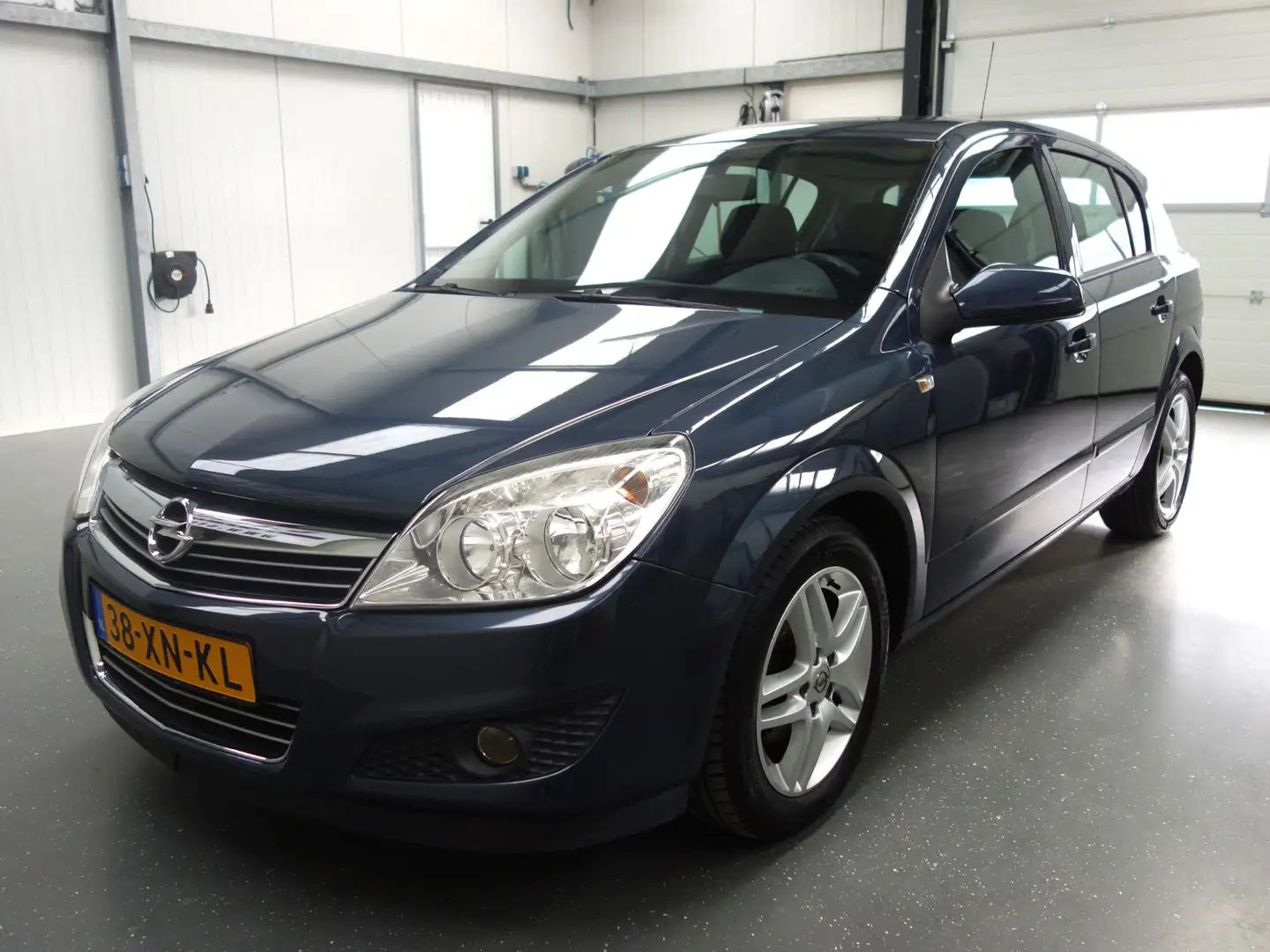 Opel Astra 1.6 Temptation KEURIGE AUTO !! Grijs - 2