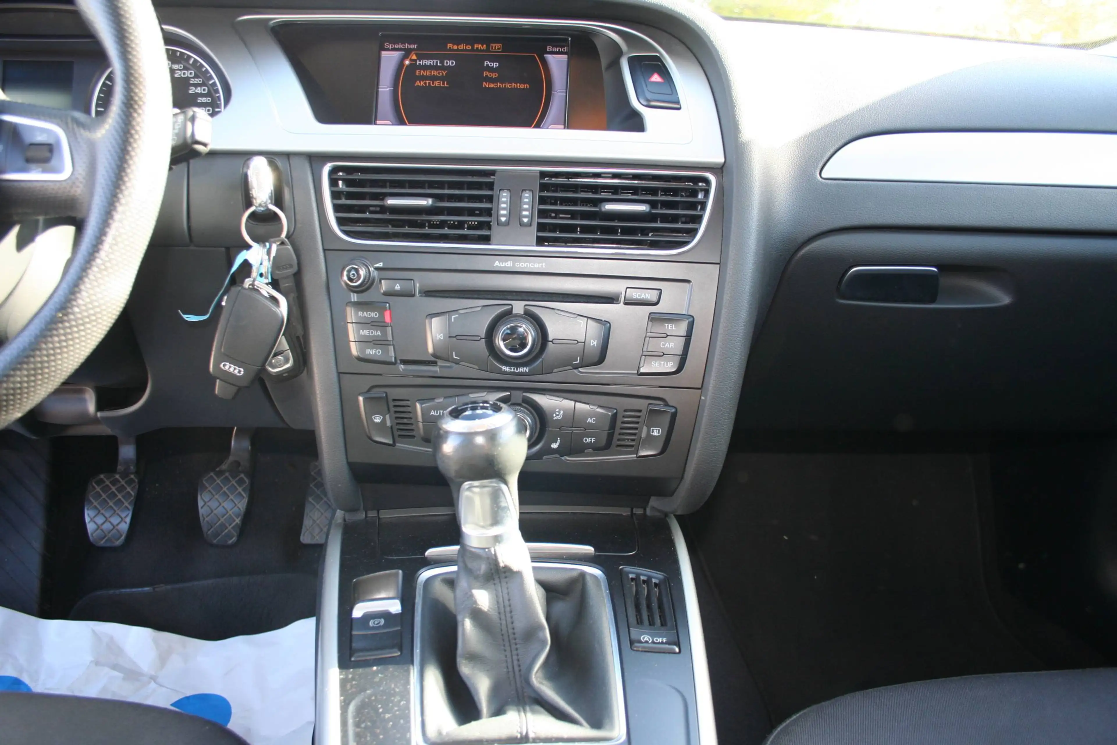Audi A4 Avant 2.0 TDI *Standheizung*Xenon* — photo 12
