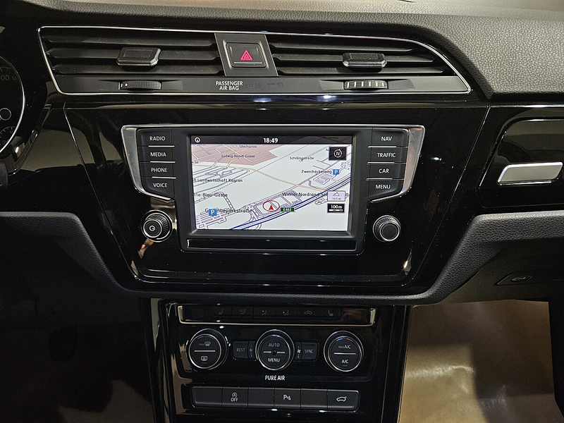 Volkswagen Touran Highline 2,0 SCR TDI — photo 11