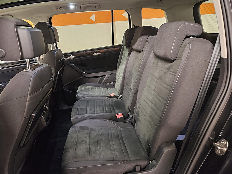 Volkswagen Touran Highline 2,0 SCR TDI — photo 14