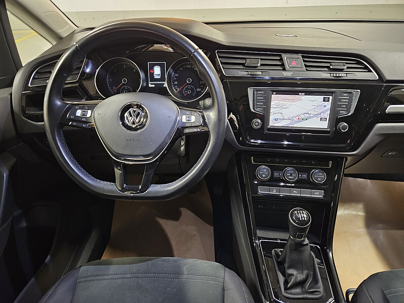 Volkswagen Touran Highline 2,0 SCR TDI — photo 10