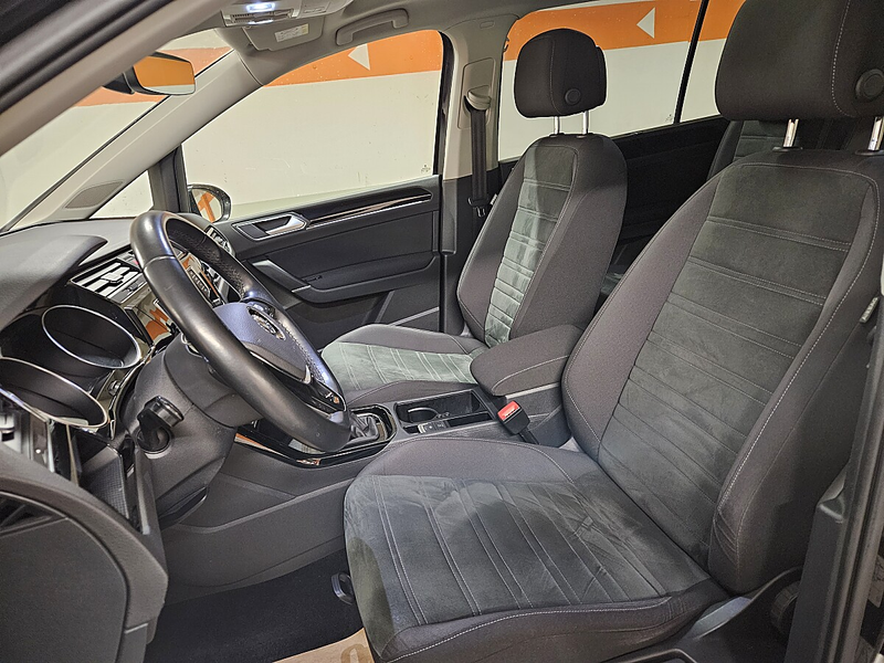 Volkswagen Touran Highline 2,0 SCR TDI — photo 13