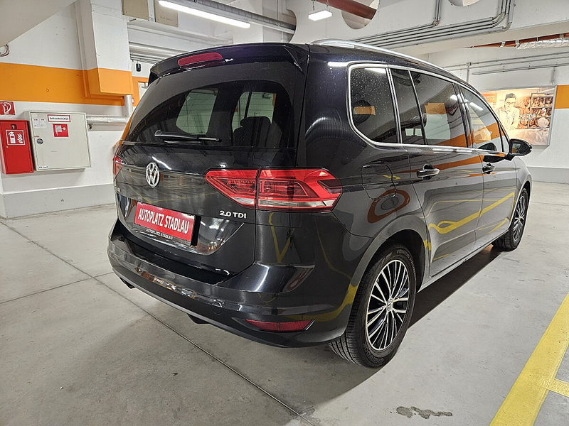 Volkswagen Touran Highline 2,0 SCR TDI — photo 6