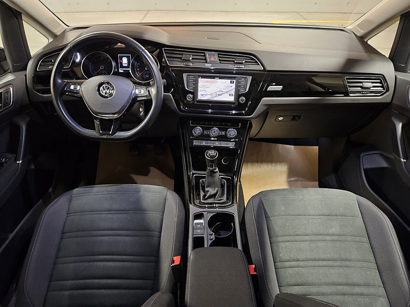 Volkswagen Touran Highline 2,0 SCR TDI — photo 9