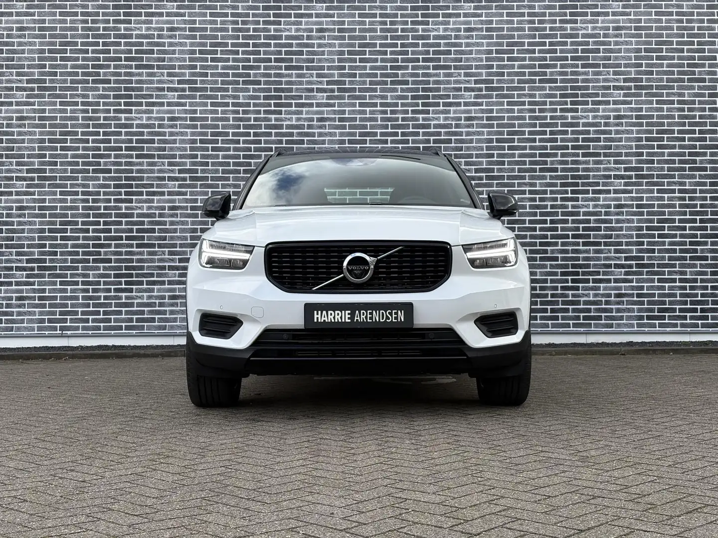 Volvo XC40 1.5 T4 Recharge R-Design | Elektr. bedienbare best Weiß - 2