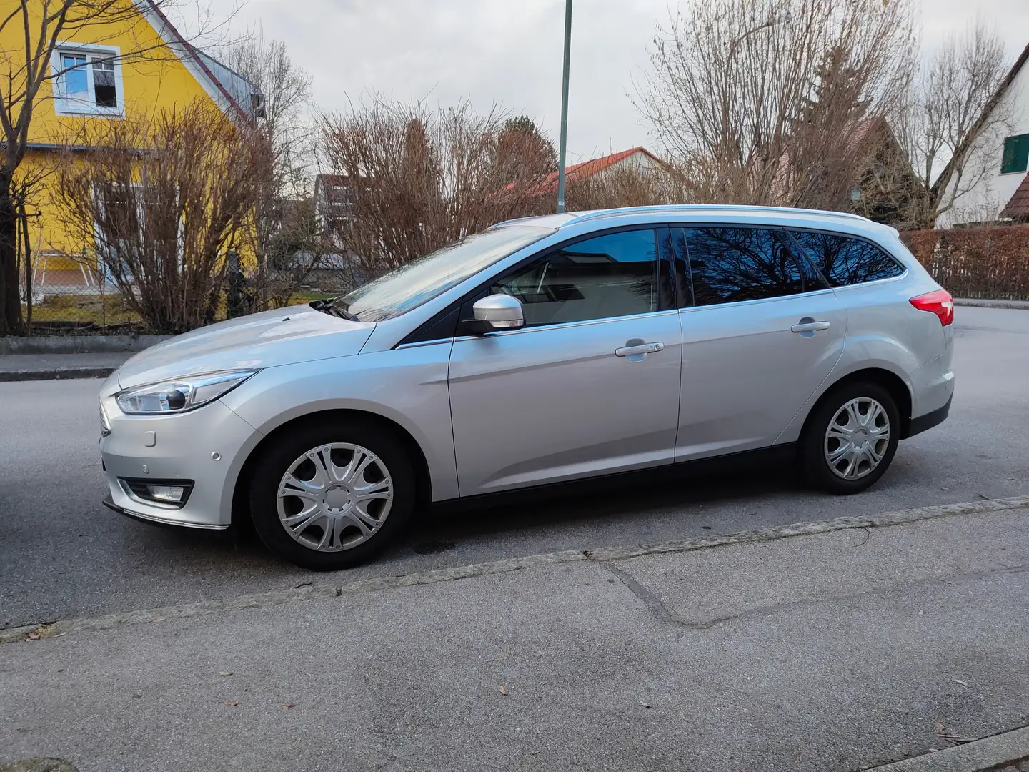 Ford Focus Focus Turnier 1.0 EcoBoost Start-Stopp-System Tita Stříbrná - 1