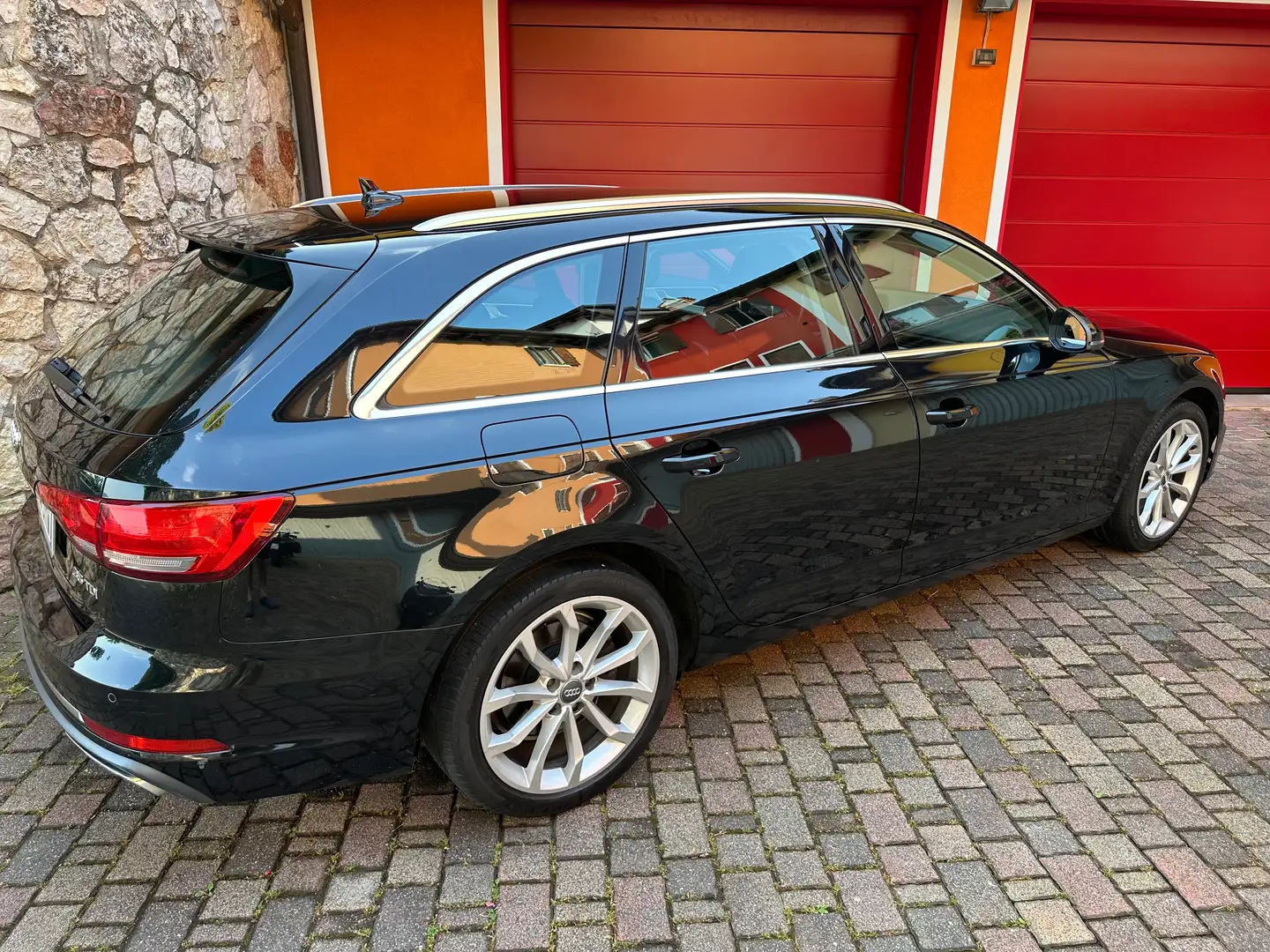 Audi A4 Avant 35 150CV Nero - 2