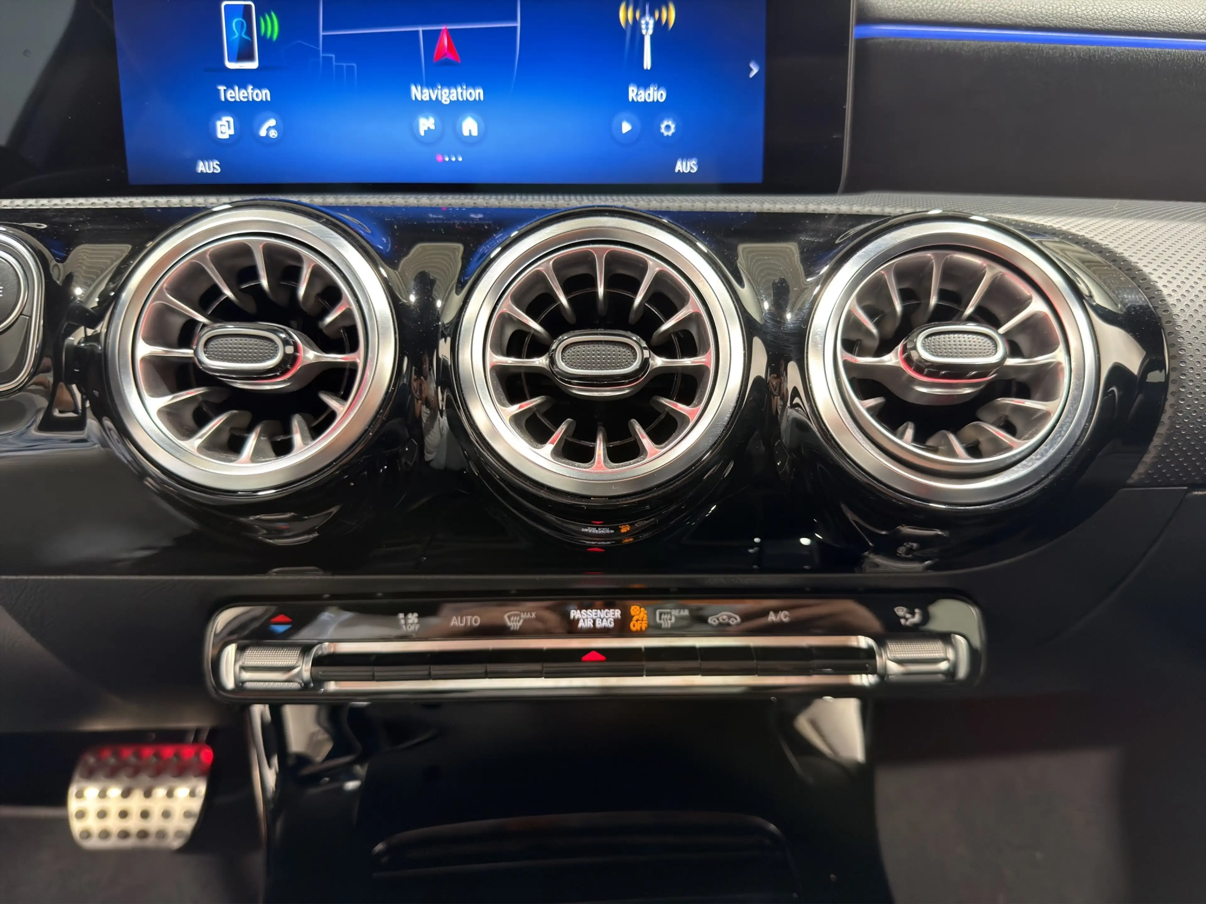 Mercedes-Benz A 200 AMG-LINE lim *NAVI*LED*AMBIENTE*CARPLAY* — photo 14