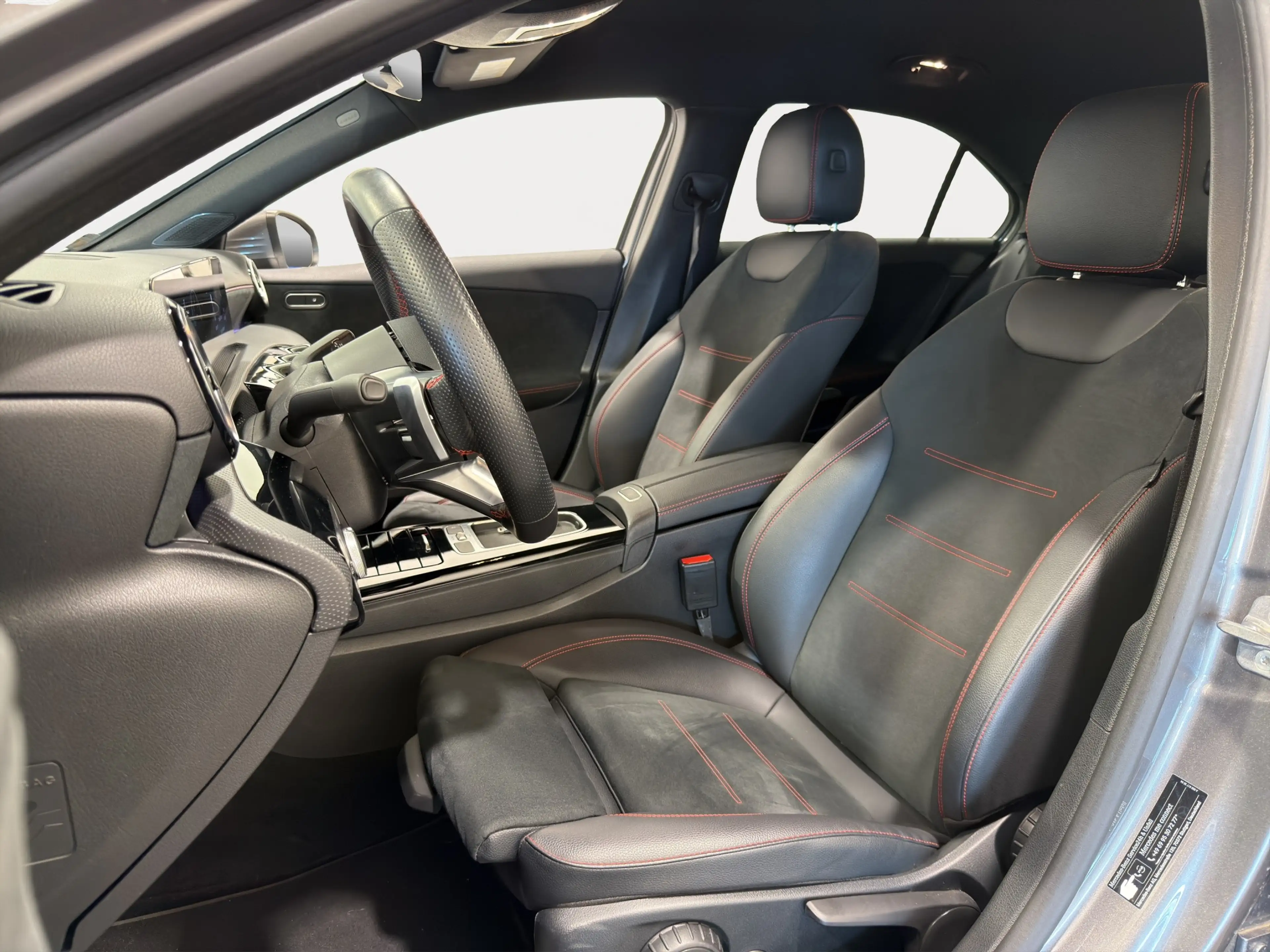 Mercedes-Benz A 200 AMG-LINE lim *NAVI*LED*AMBIENTE*CARPLAY* — photo 9
