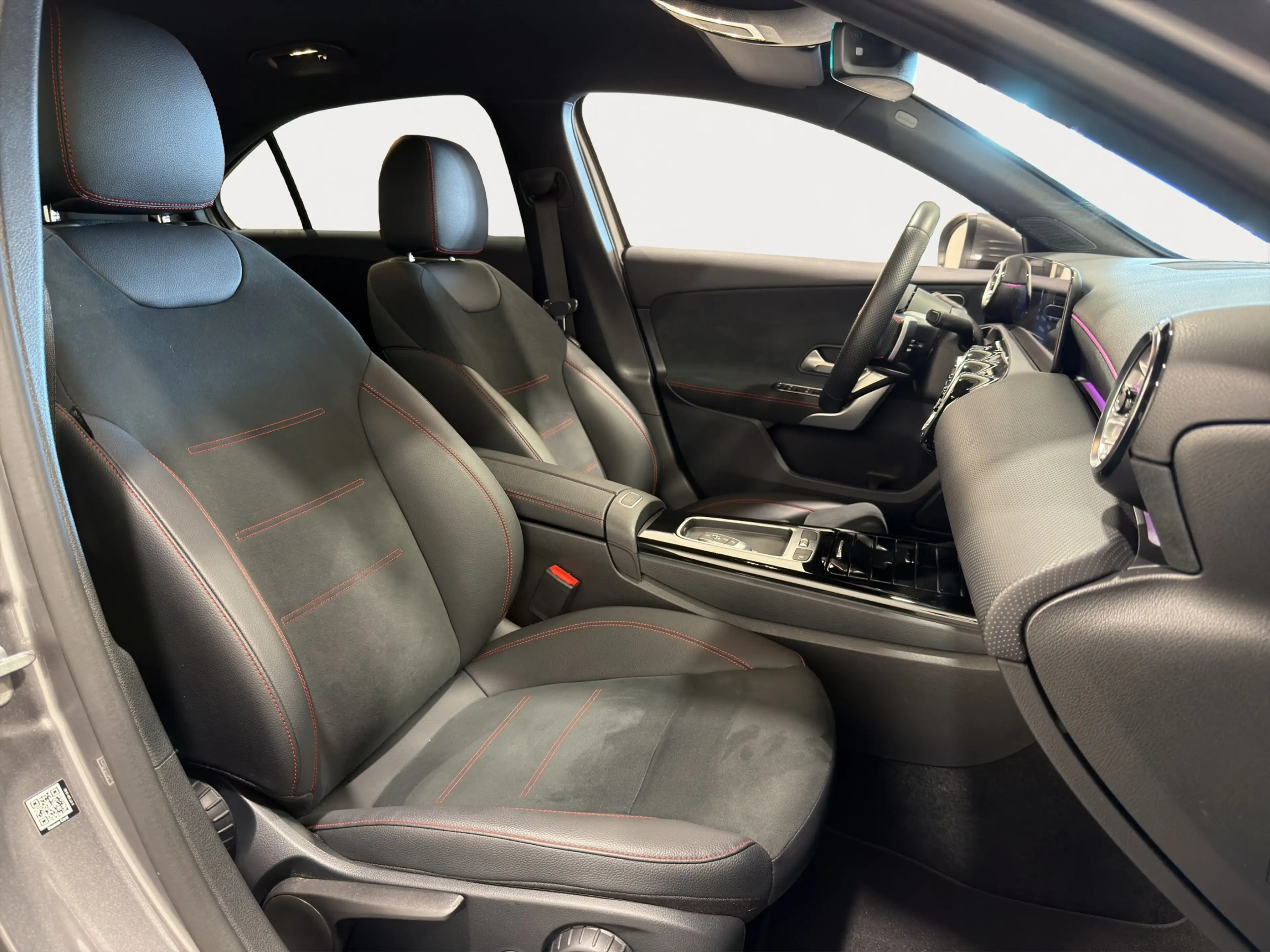 Mercedes-Benz A 200 AMG-LINE lim *NAVI*LED*AMBIENTE*CARPLAY* — photo 13