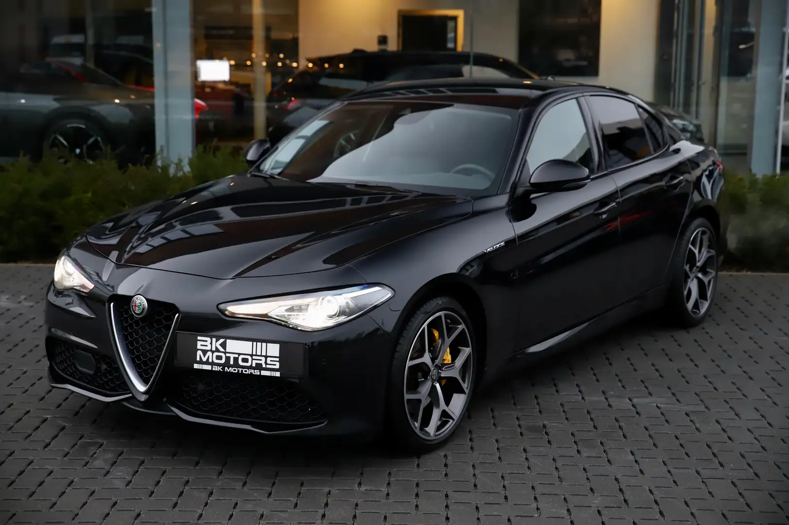 Alfa Romeo Giulia 2.0 Turbo 16V AT8-Q4 Veloce-H/K-CAMERA-DAB-CRUISE Schwarz - 2