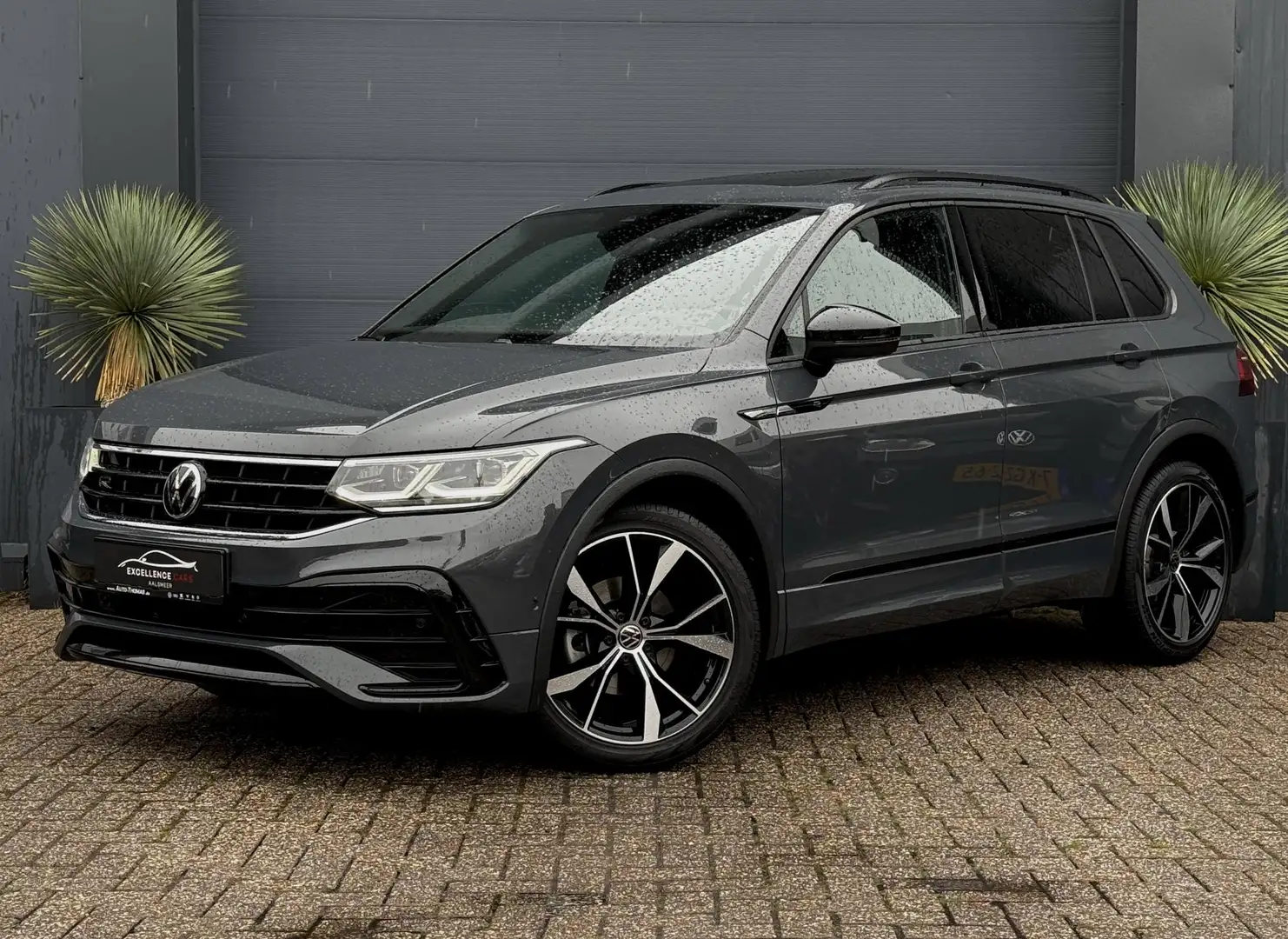 Volkswagen Tiguan 1.5 TSI 3x R-Line Pano/Head Up/Digital/Carplay Grijs - 2