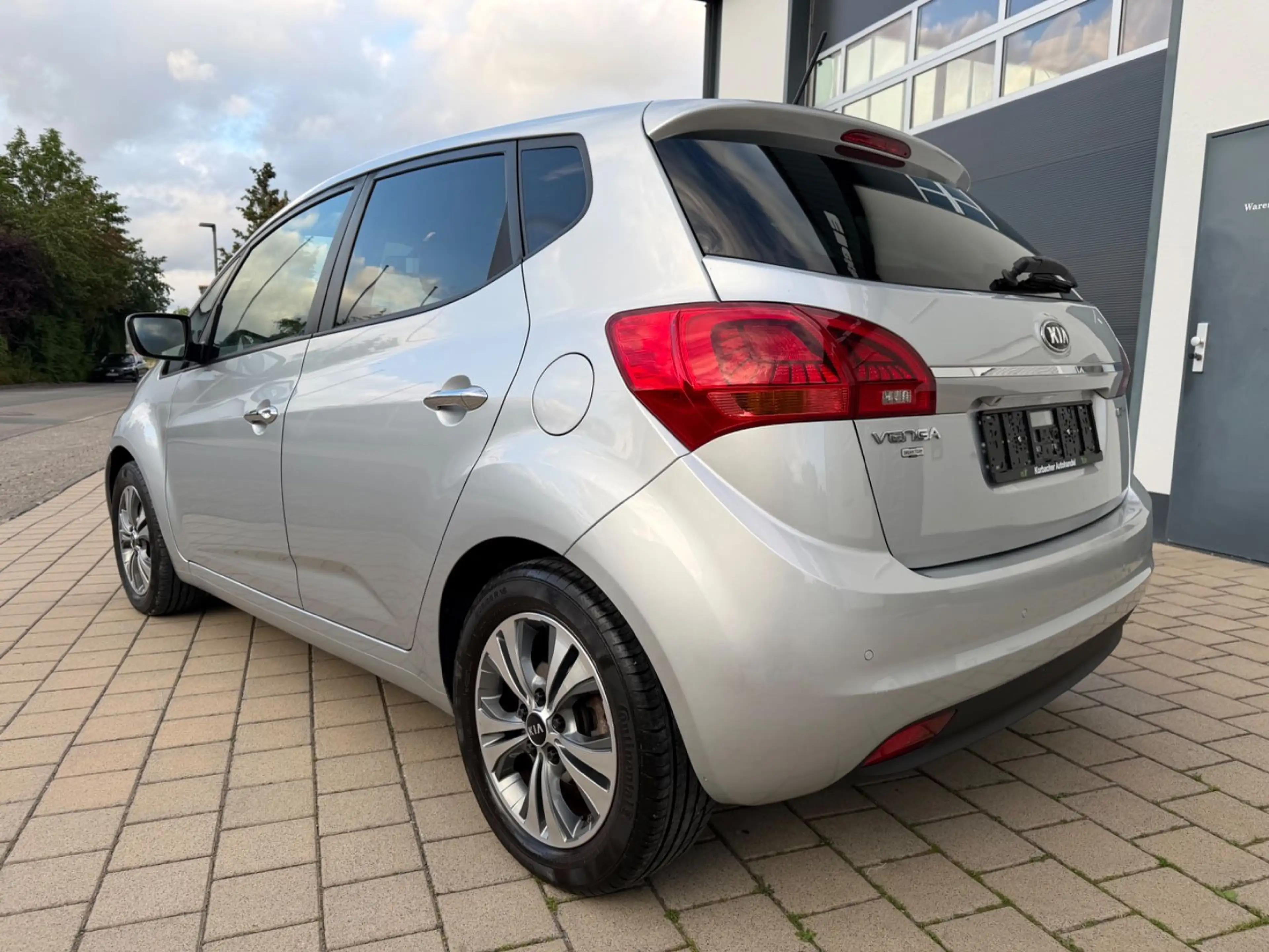 Kia Venga Dream Team — photo 3