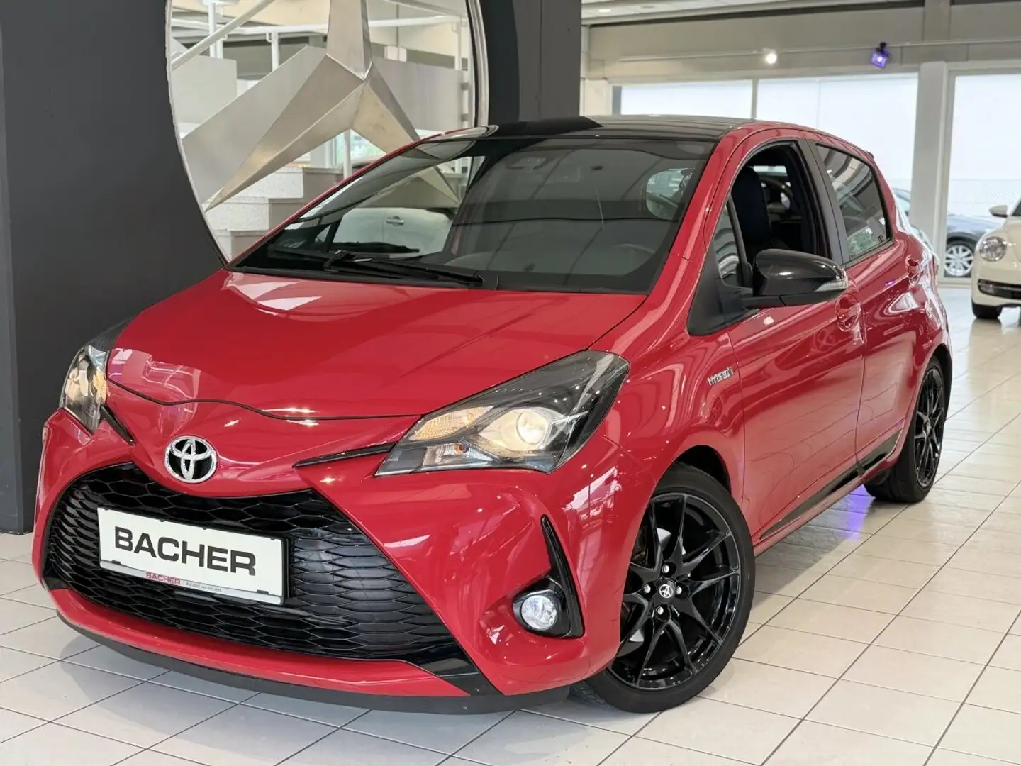 Toyota Yaris Hybrid GR-S Rot - 1