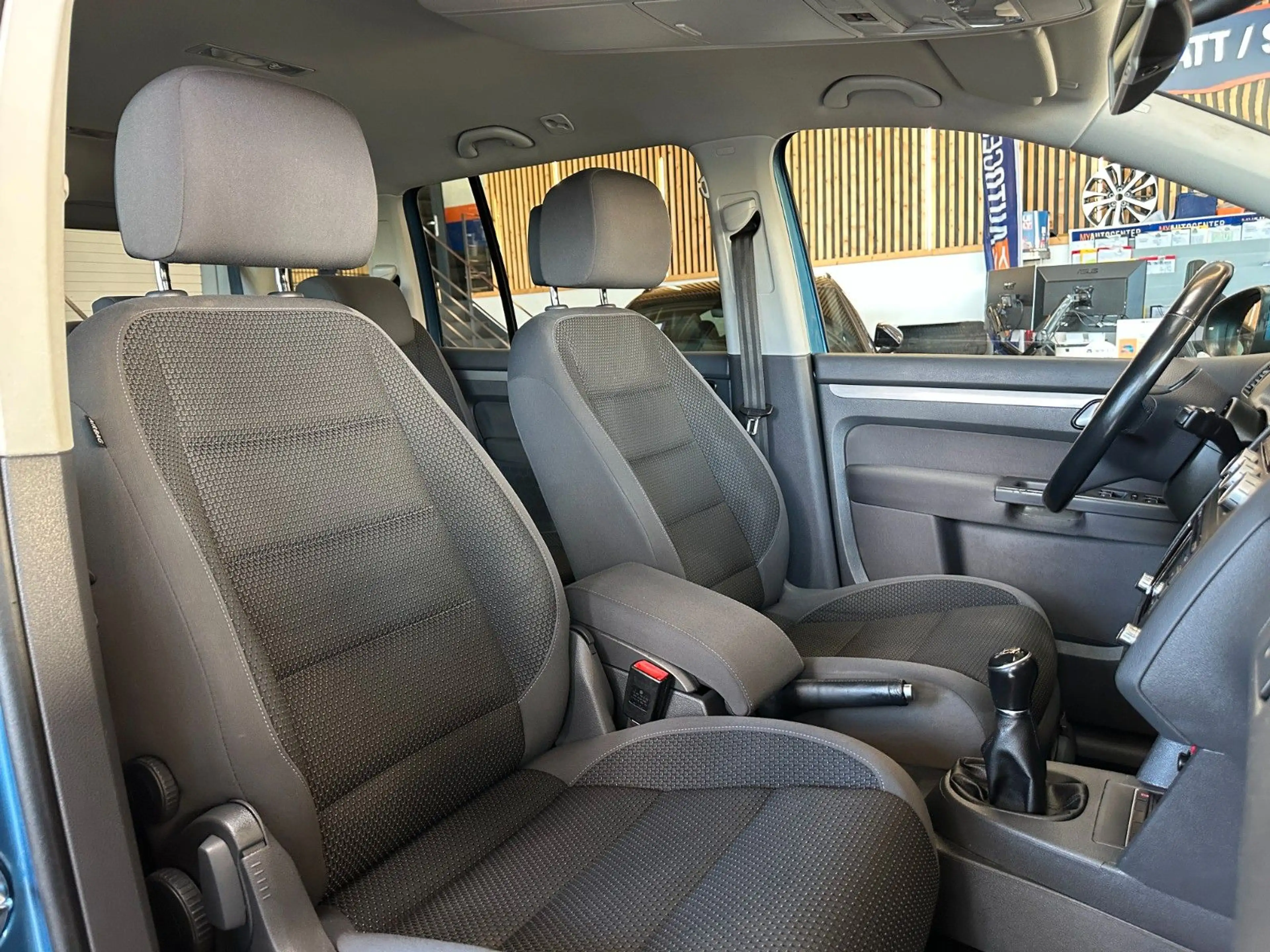 Volkswagen Touran *7-Sitzer*TEMPO*2ZONEN*SitzHZ*PDC*TÜV 5/28 — photo 9