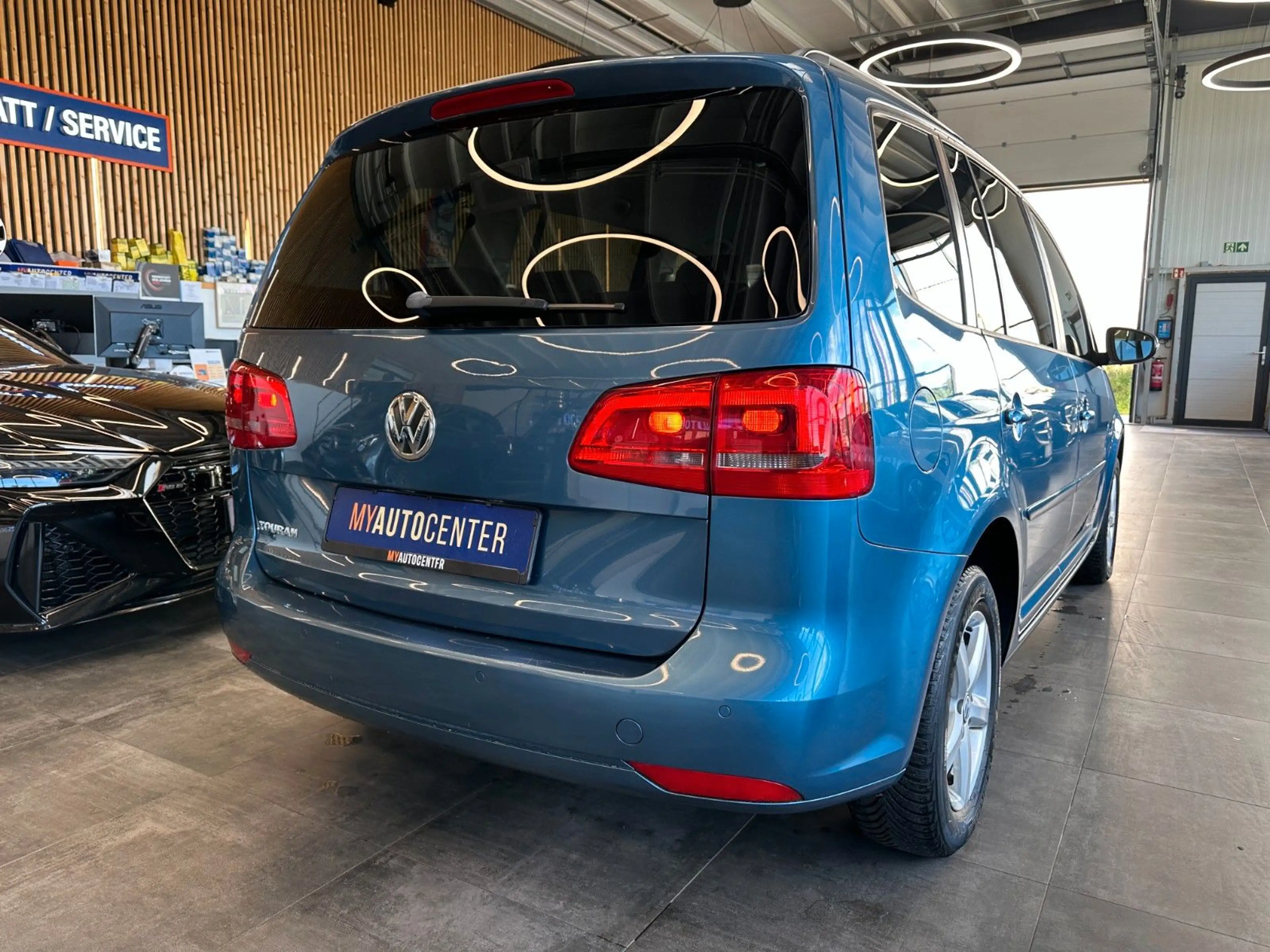Volkswagen Touran *7-Sitzer*TEMPO*2ZONEN*SitzHZ*PDC*TÜV 5/28 — photo 2