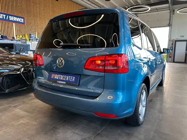 Volkswagen Touran view 2