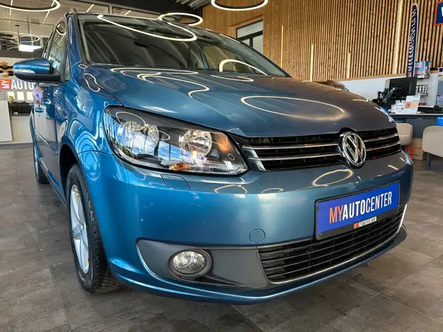 Volkswagen Touran view 3