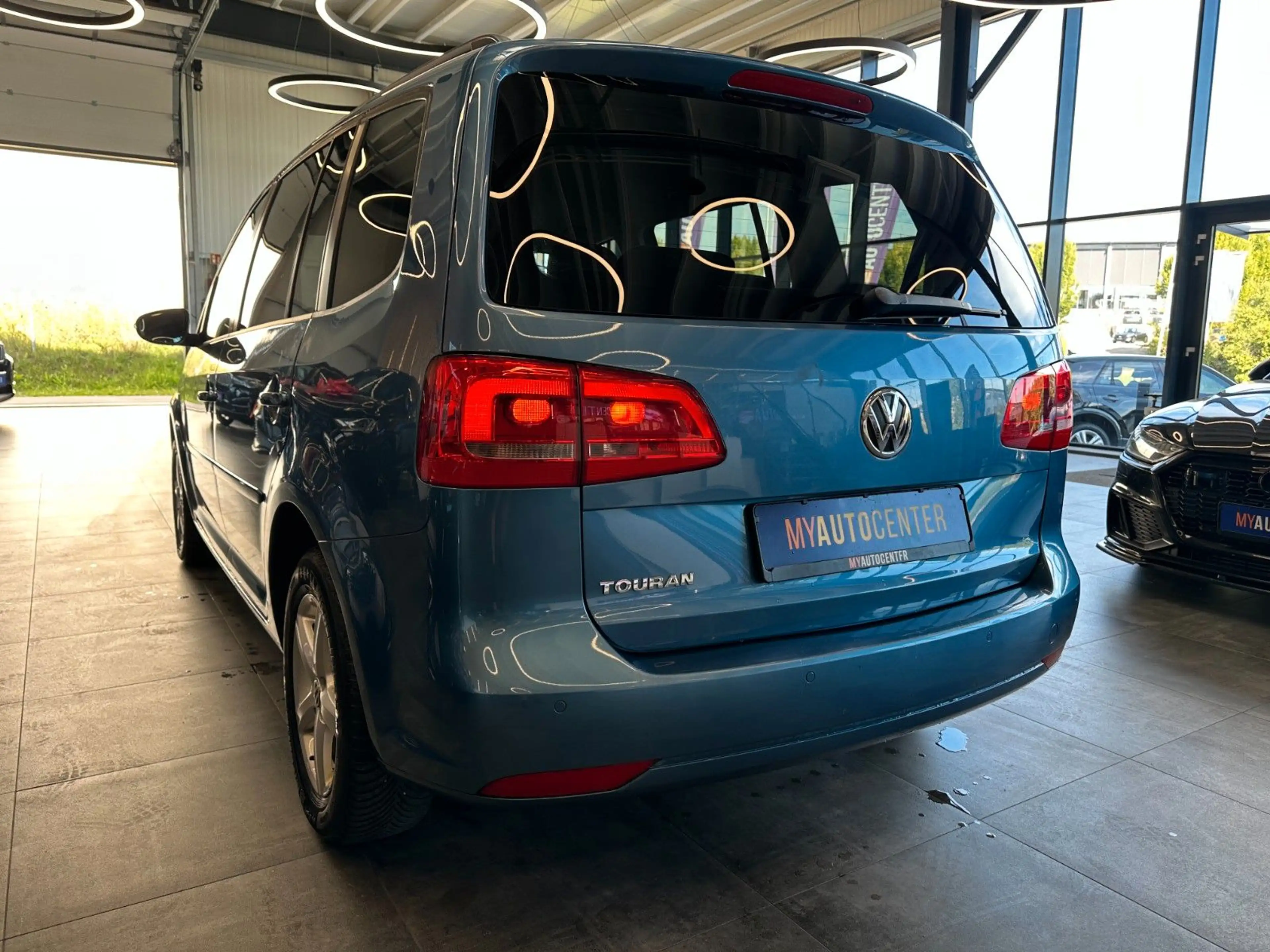 Volkswagen Touran *7-Sitzer*TEMPO*2ZONEN*SitzHZ*PDC*TÜV 5/28 — photo 5