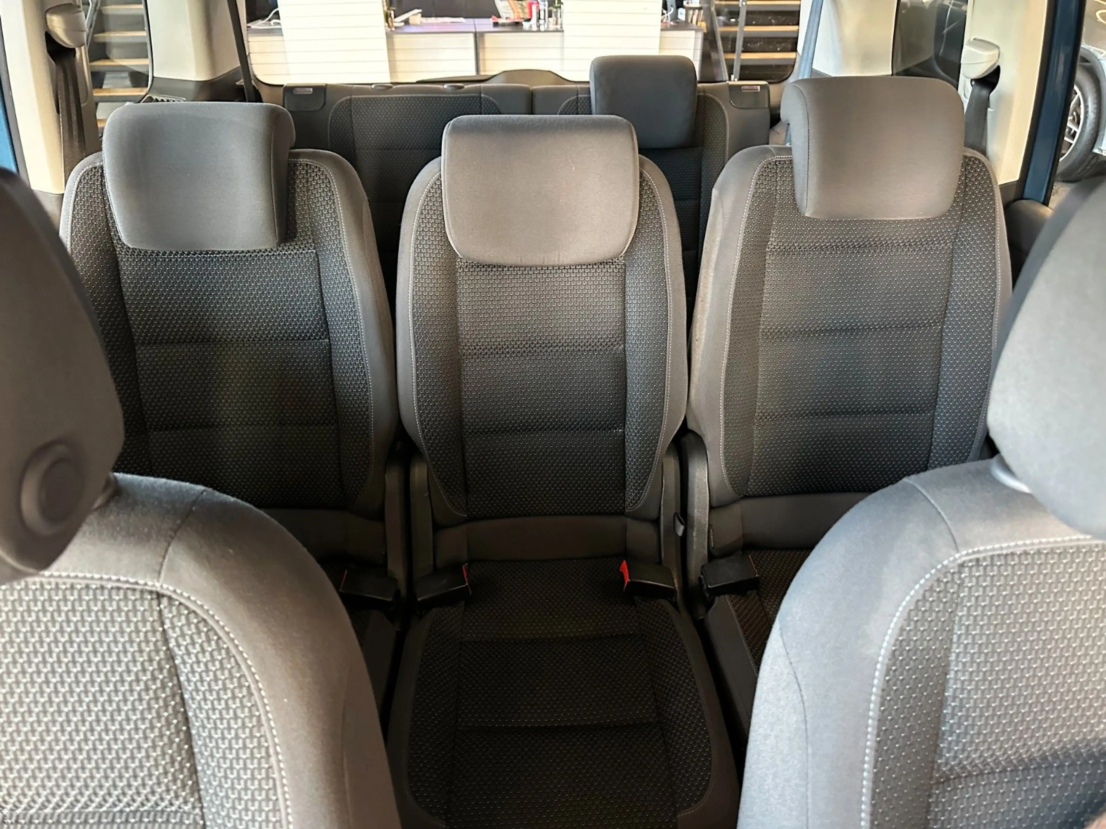 Volkswagen Touran *7-Sitzer*TEMPO*2ZONEN*SitzHZ*PDC*TÜV 5/28 — photo 13