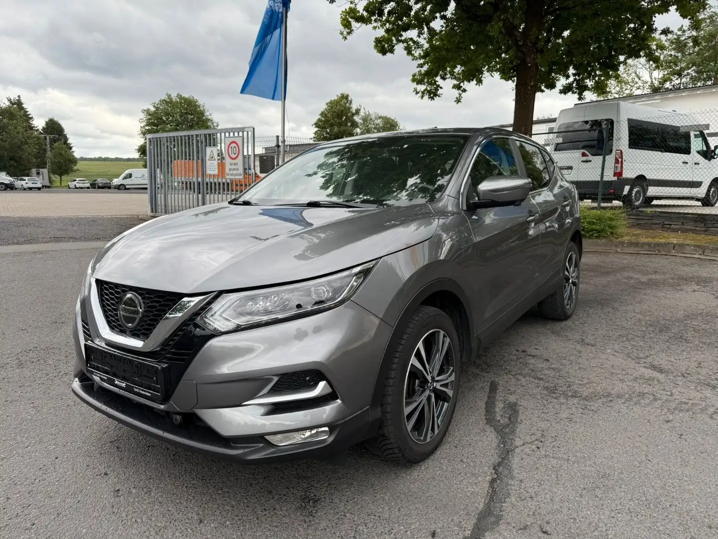 Nissan Qashqai N-Connecta*ServiceVoll*Tüv06.26*GARANTIE Grau - 2