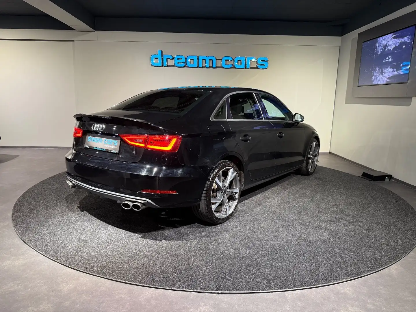Audi A3 Limousine / S Line Felgen / Top Zustand / Schwarz - 2