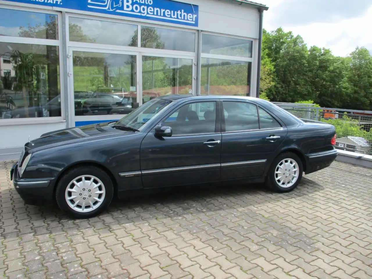 Mercedes-Benz E 200 Kompressor, foto 2