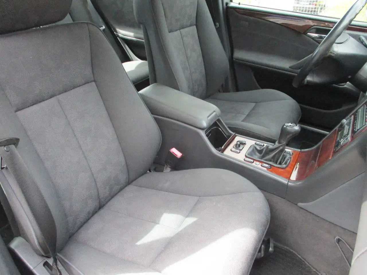 Mercedes-Benz E 200 Kompressor, foto 9