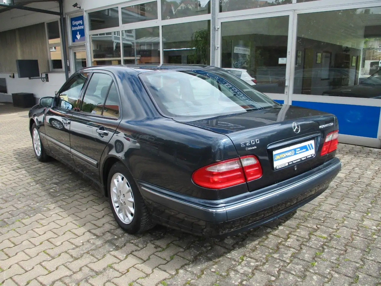 Mercedes-Benz E 200 Kompressor, foto 4