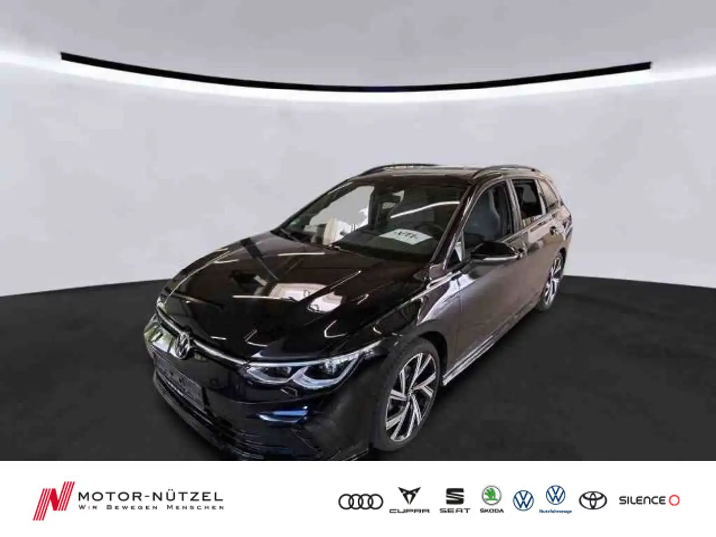 Volkswagen Golf Variant Golf VIII Variant 1.5 TSI R-LINE MATRIX+NAV+PANO Schwarz - 1