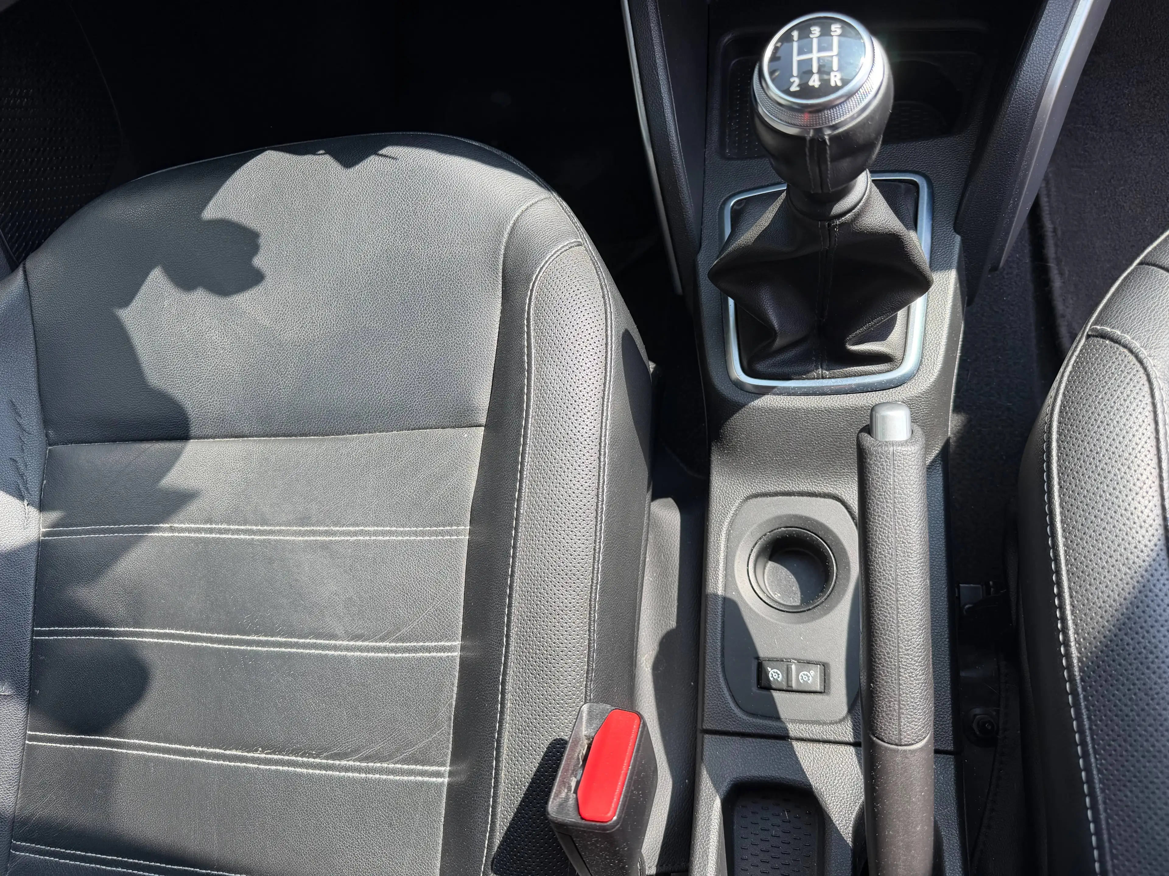Dacia Duster 1.6 SCe+NAVI+CAMERA 360+CUIR+AIRCO+JANTES+EURO 6C — photo 12