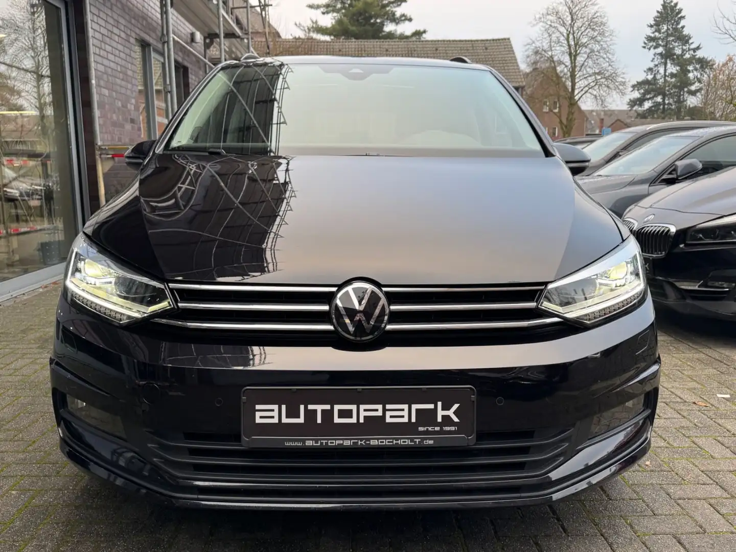 Volkswagen Touran Business PANO DYNAUDIO STDHZ EasyOpen AHK Schwarz - 2