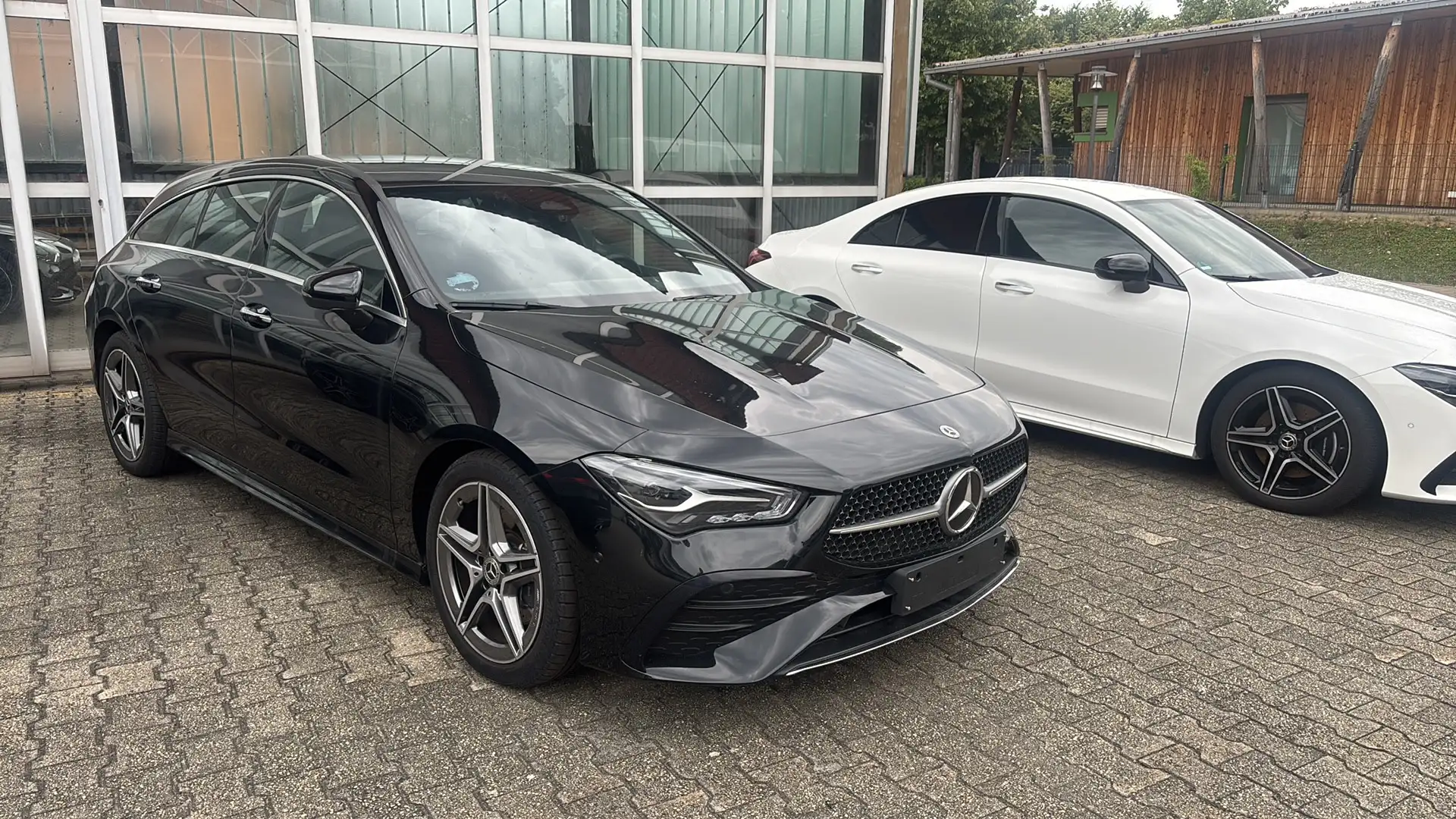 Mercedes-Benz CLA 200 Shooting Brake 7G-DCT AMG Line Rückfahrkamera Schwarz - 1