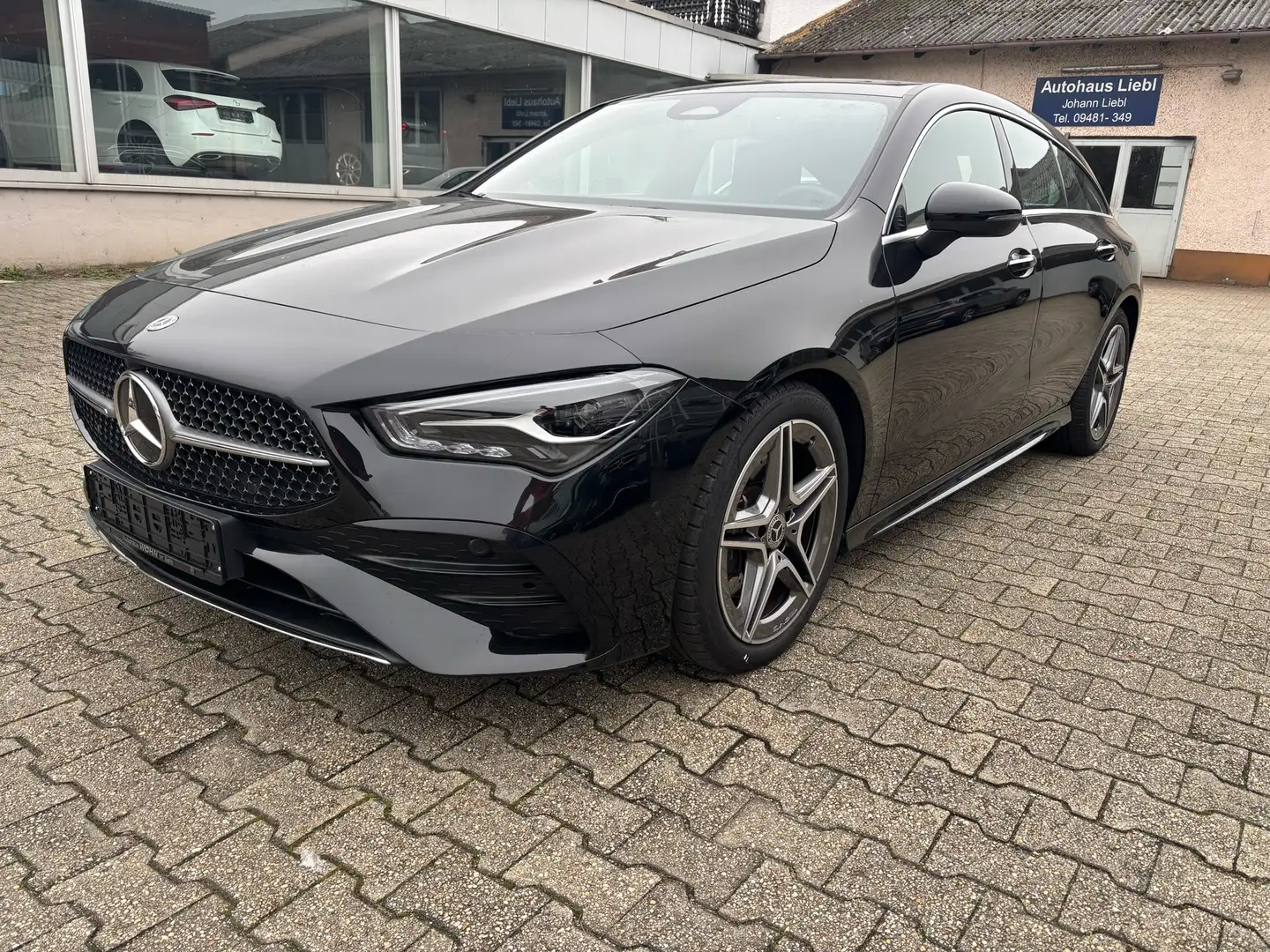 Mercedes-Benz CLA 200 Shooting Brake 7G-DCT AMG Line Rückfahrkamera Negro - 1