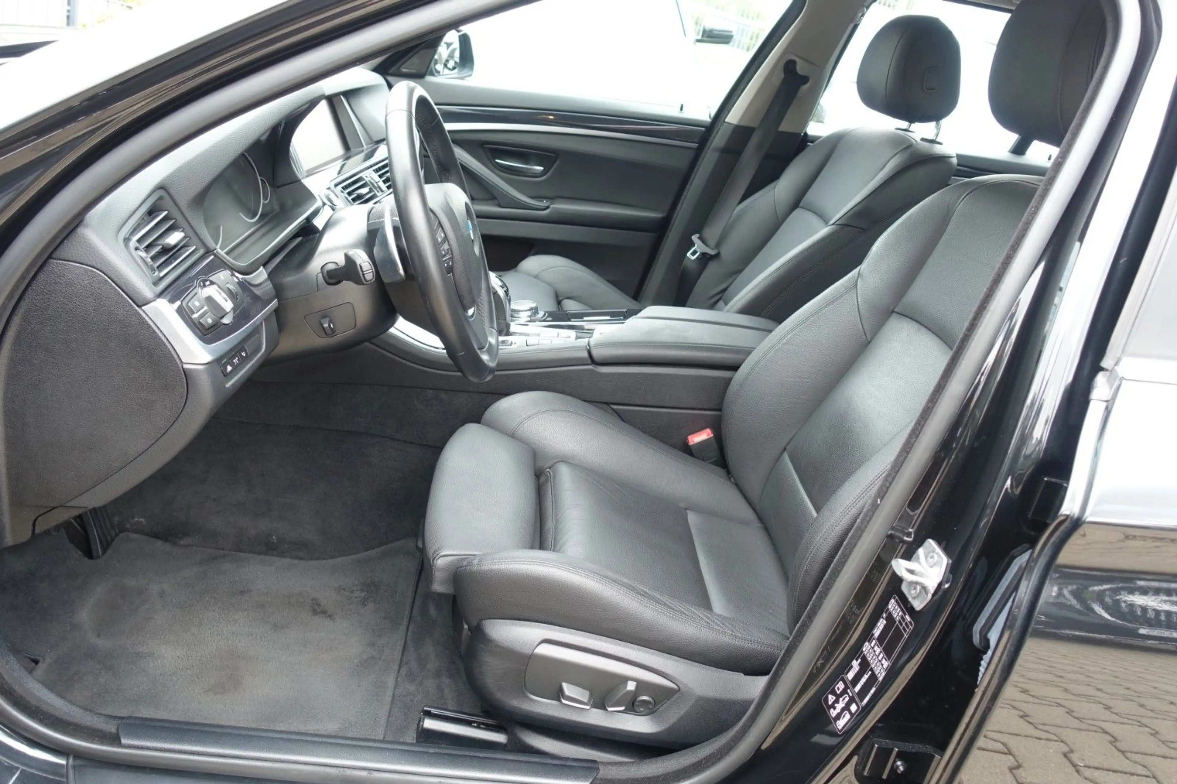 BMW 530 d Touring xDrive | LEDER | Head-Up | LED — photo 14