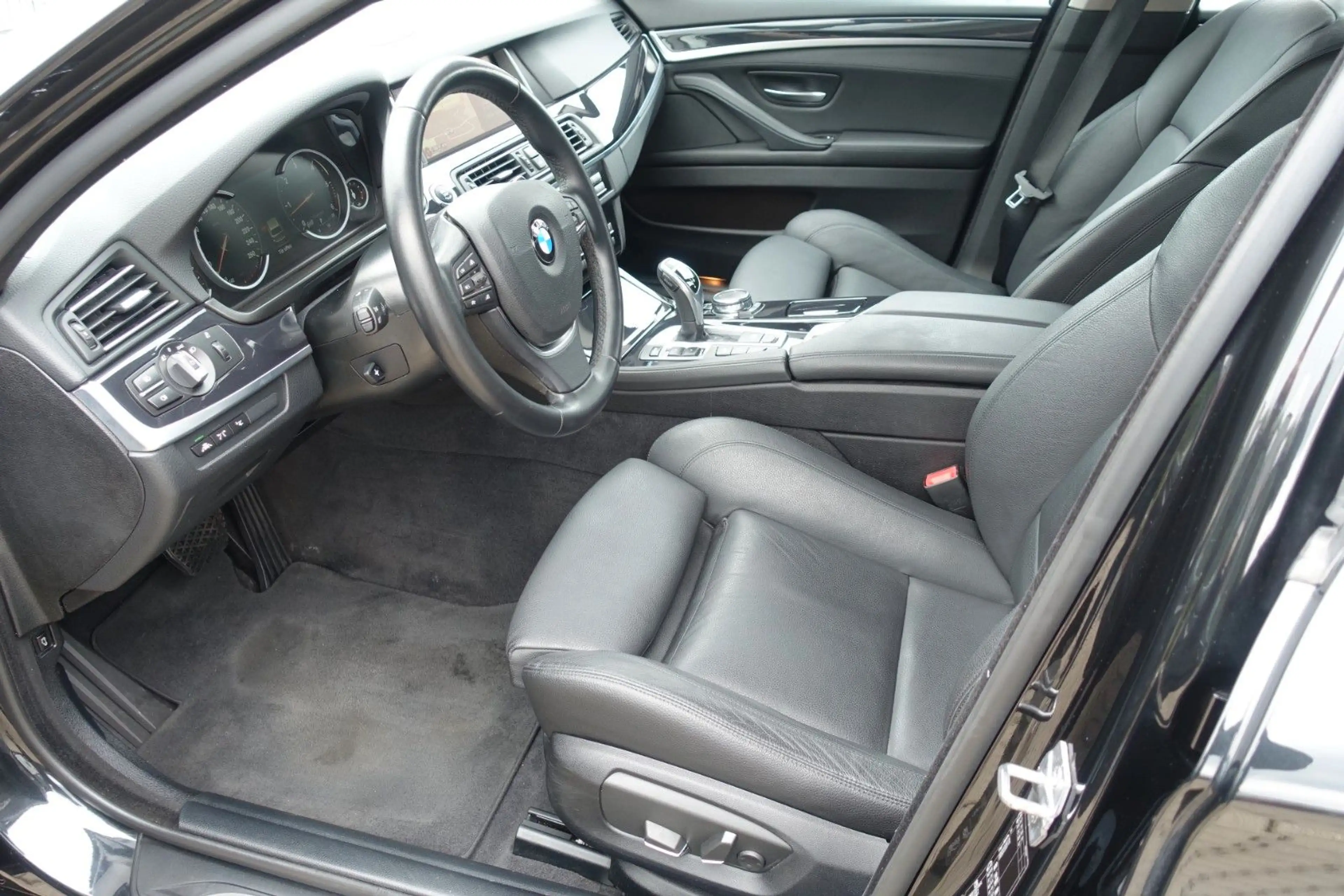 BMW 530 d Touring xDrive | LEDER | Head-Up | LED — photo 13