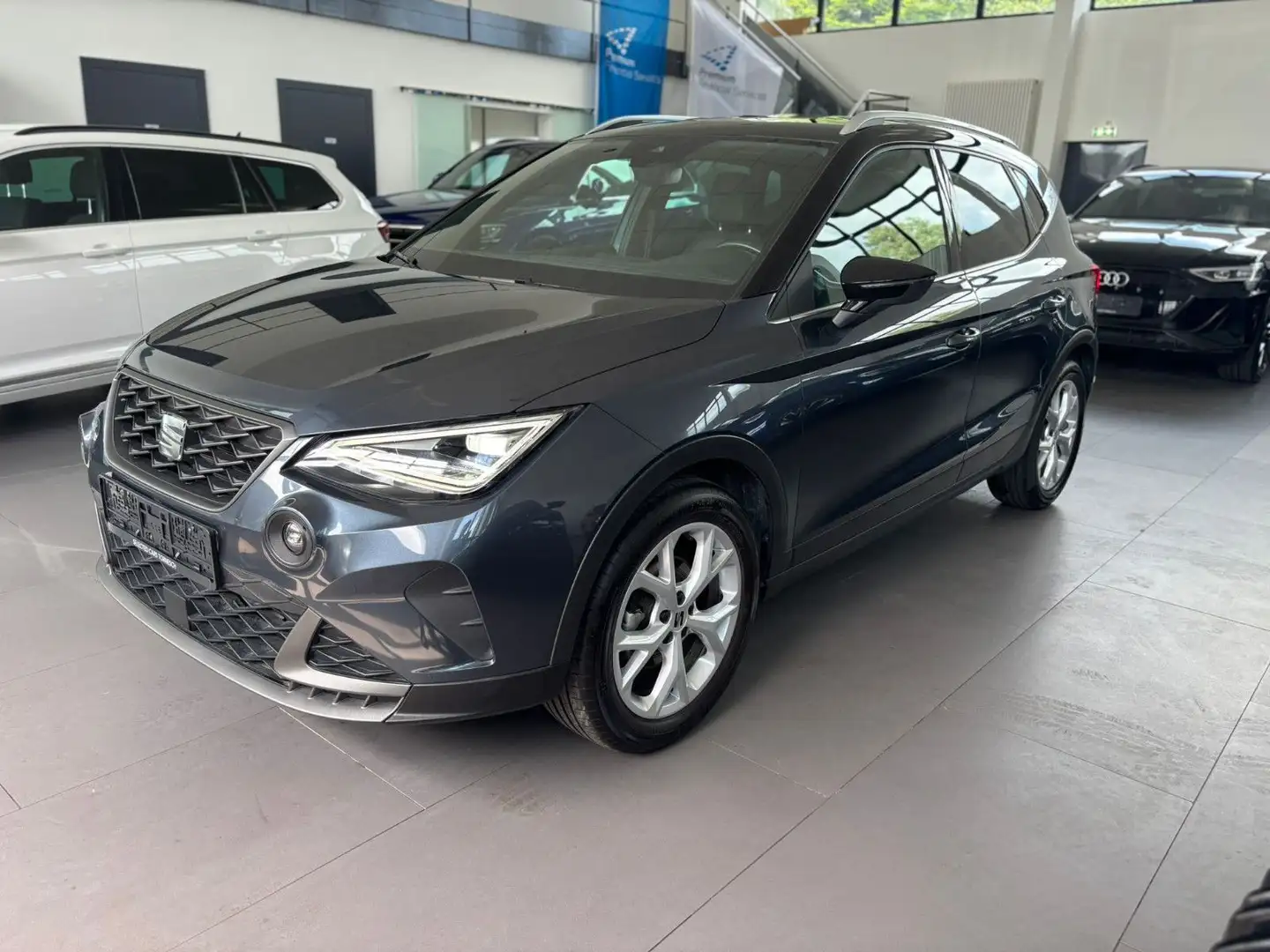 SEAT Arona FR-Line 1.0 TSI DAB,LED,PDC,17 Grau - 1