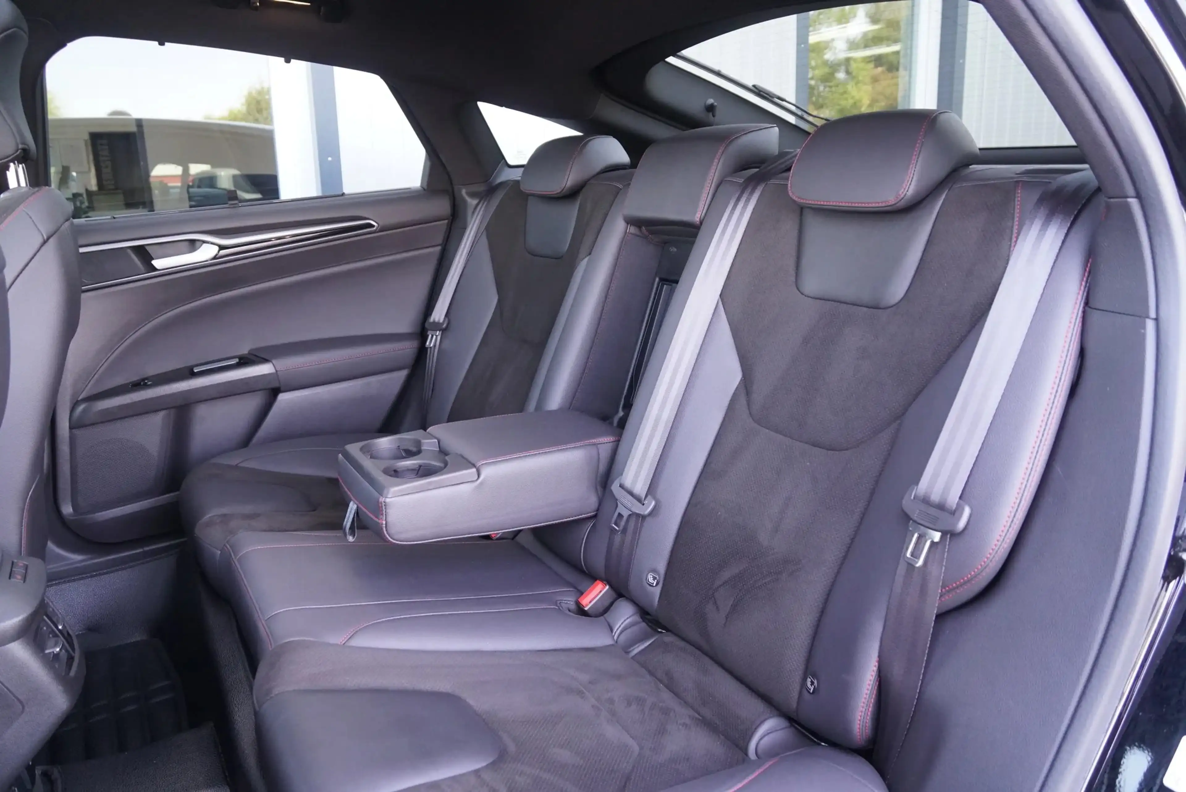 Ford Mondeo Mondeo 1.5 EcoBoost ST-Line *Pano*AHK*Matrix* — photo 23
