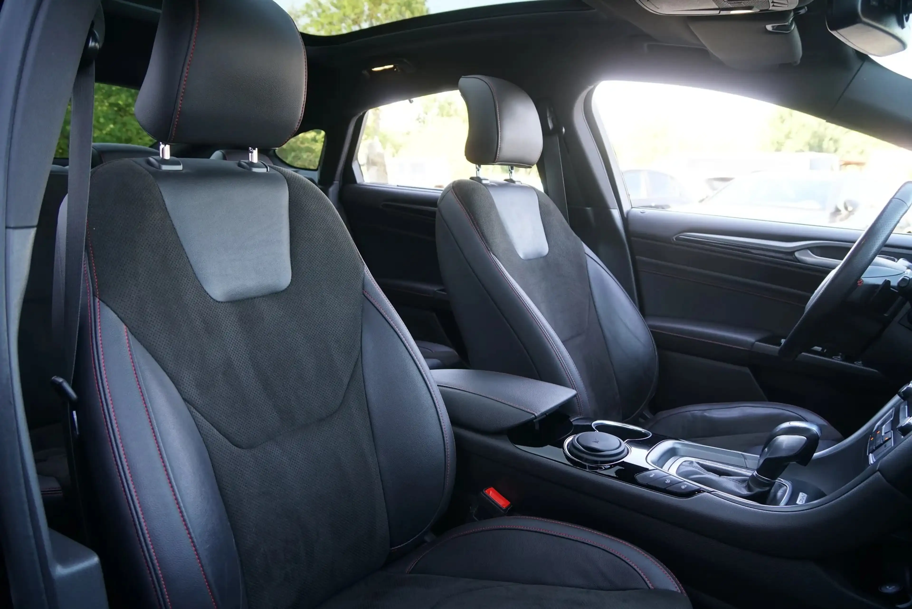 Ford Mondeo Mondeo 1.5 EcoBoost ST-Line *Pano*AHK*Matrix* — photo 24