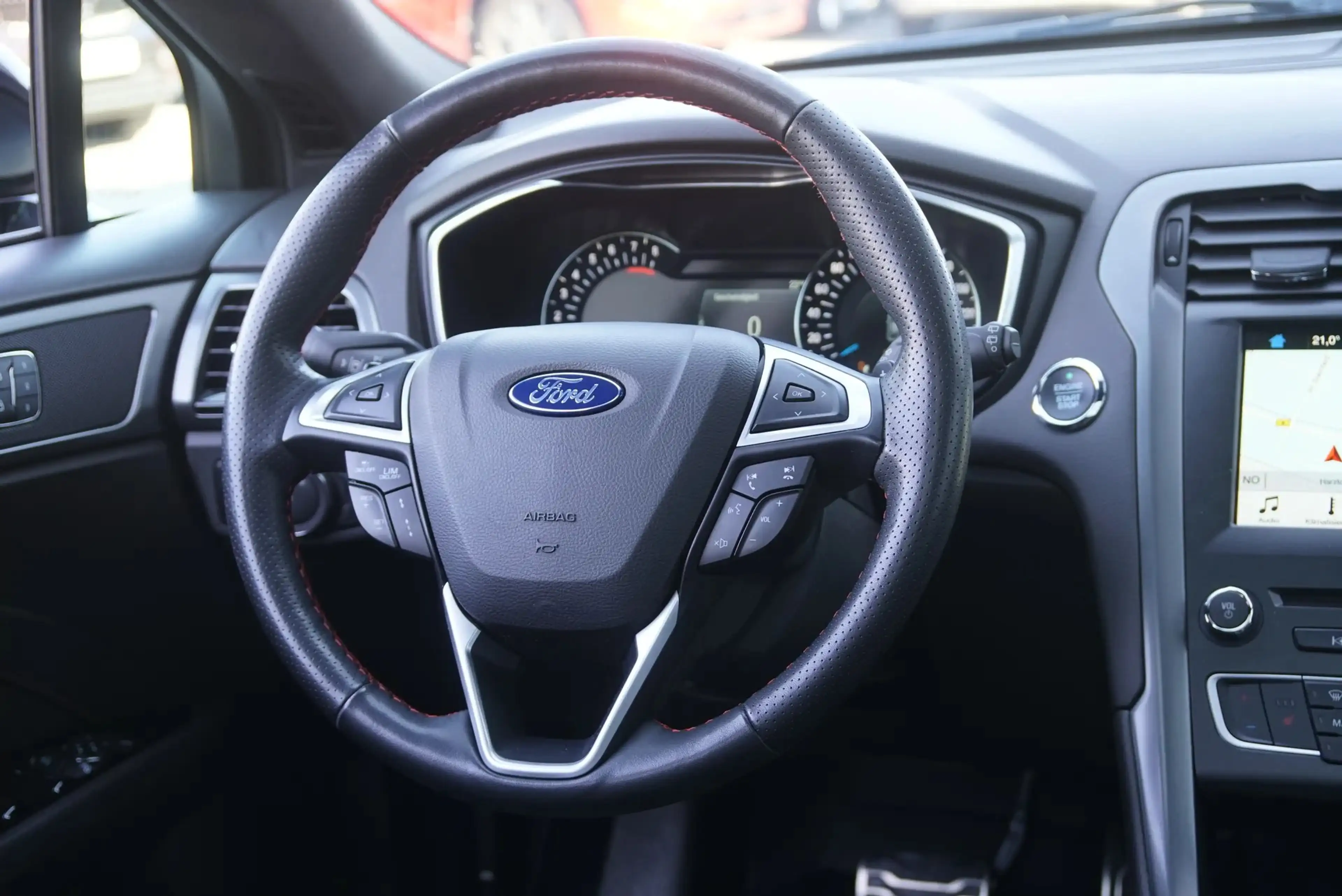 Ford Mondeo Mondeo 1.5 EcoBoost ST-Line *Pano*AHK*Matrix* — photo 12