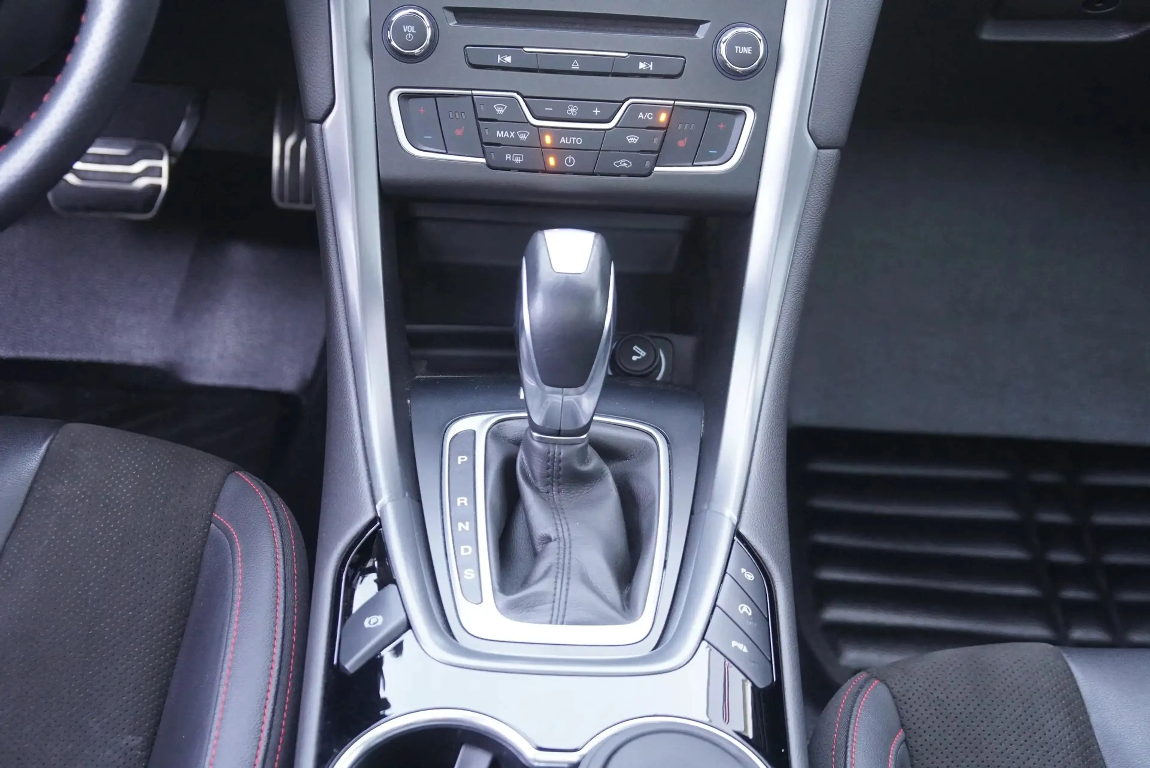 Ford Mondeo Mondeo 1.5 EcoBoost ST-Line *Pano*AHK*Matrix* — photo 18