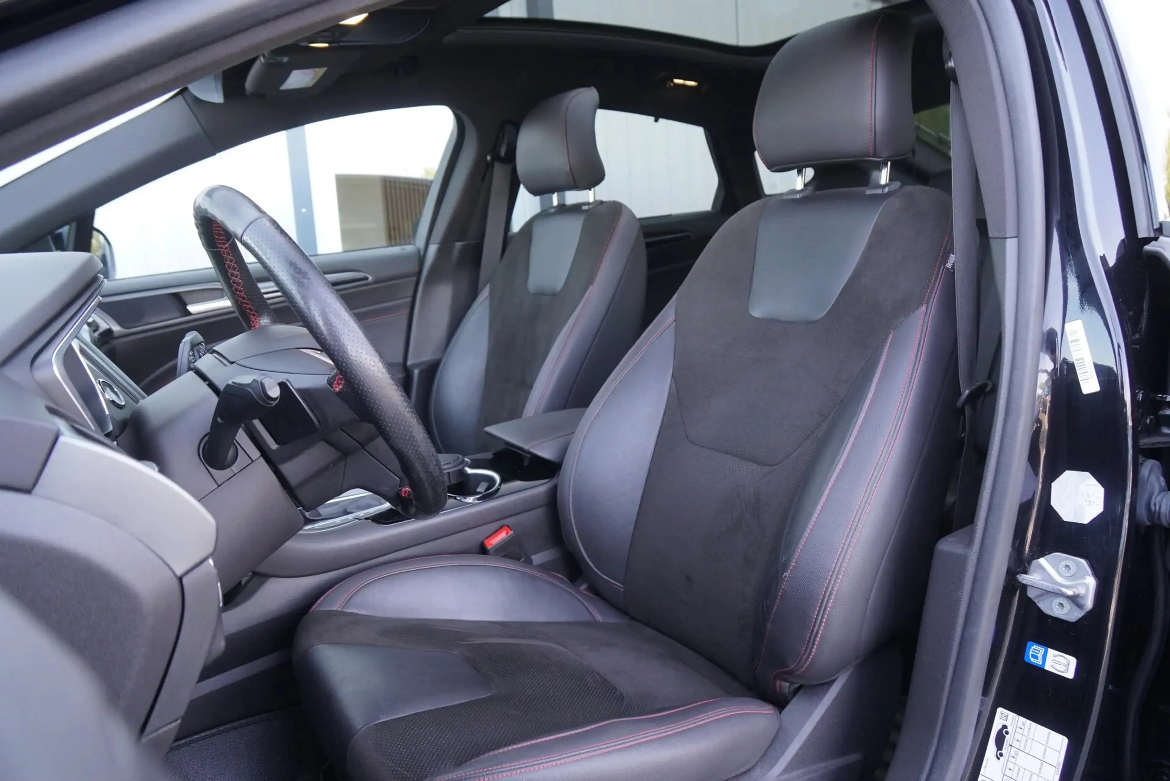 Ford Mondeo Mondeo 1.5 EcoBoost ST-Line *Pano*AHK*Matrix* — photo 21